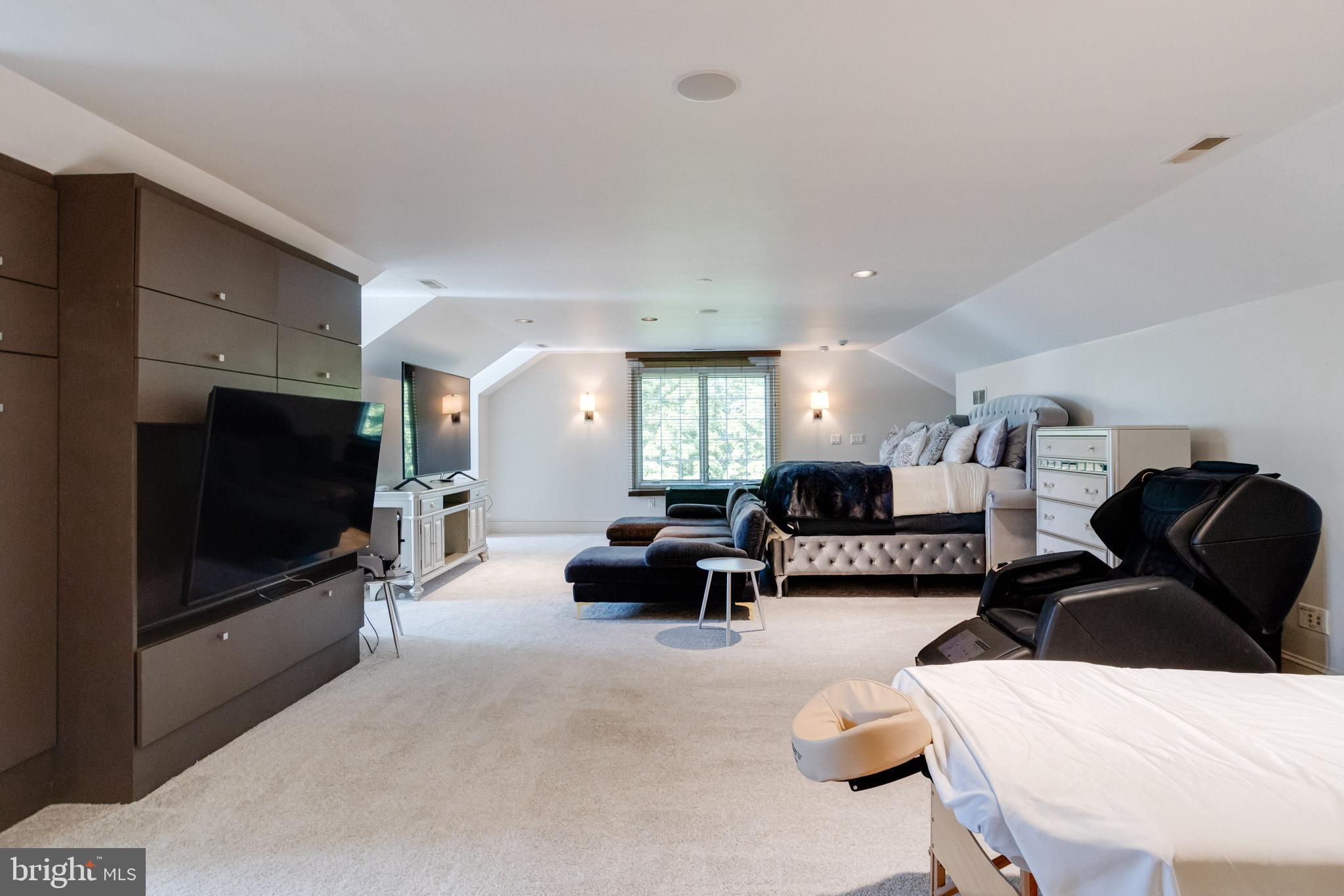 NORTH ROLAND PARK - Residential