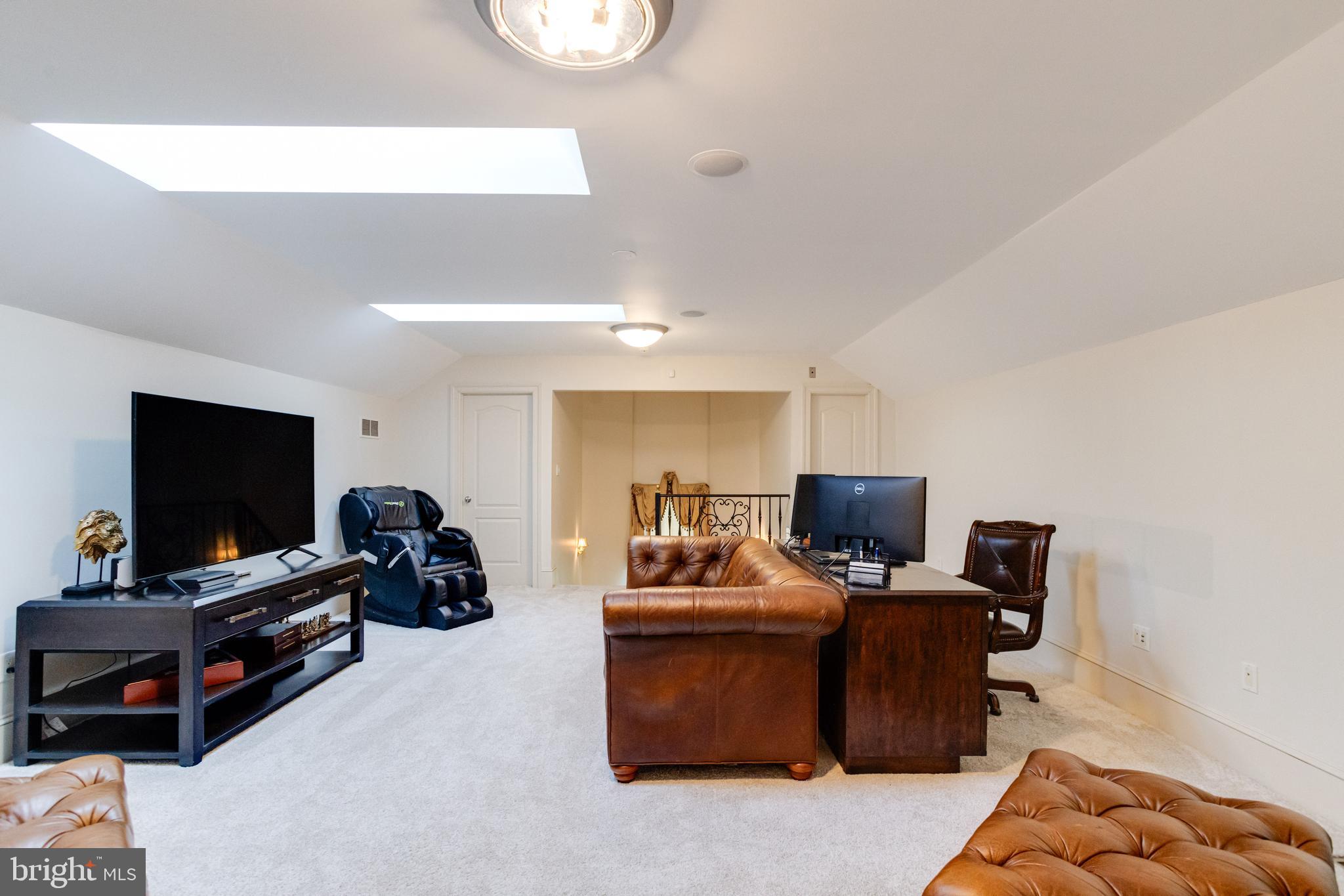 NORTH ROLAND PARK - Residential