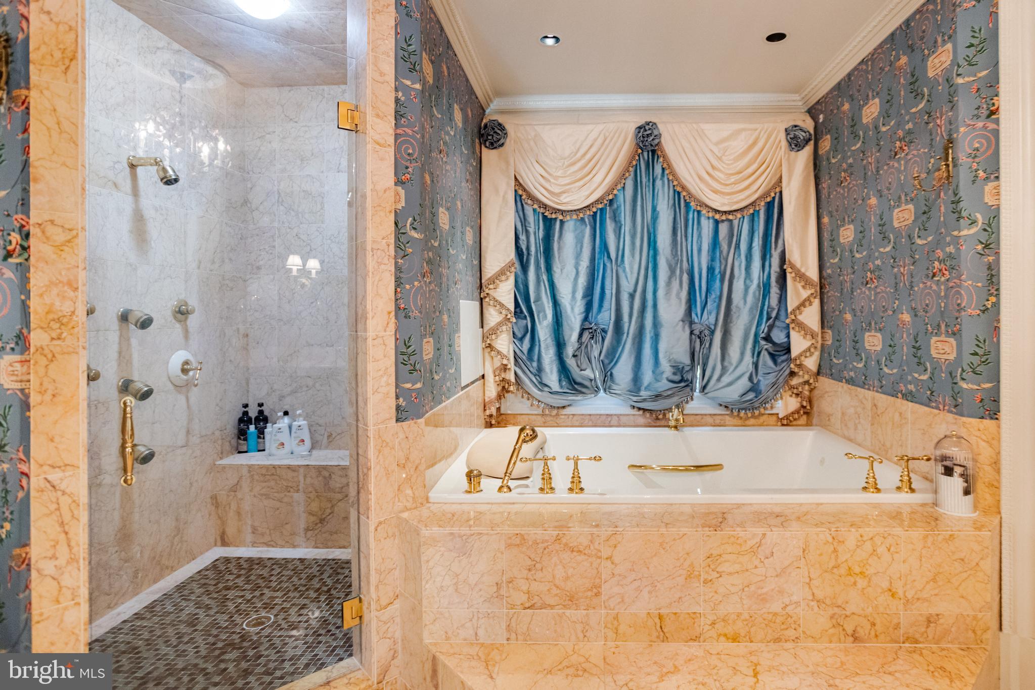 NORTH ROLAND PARK - Residential