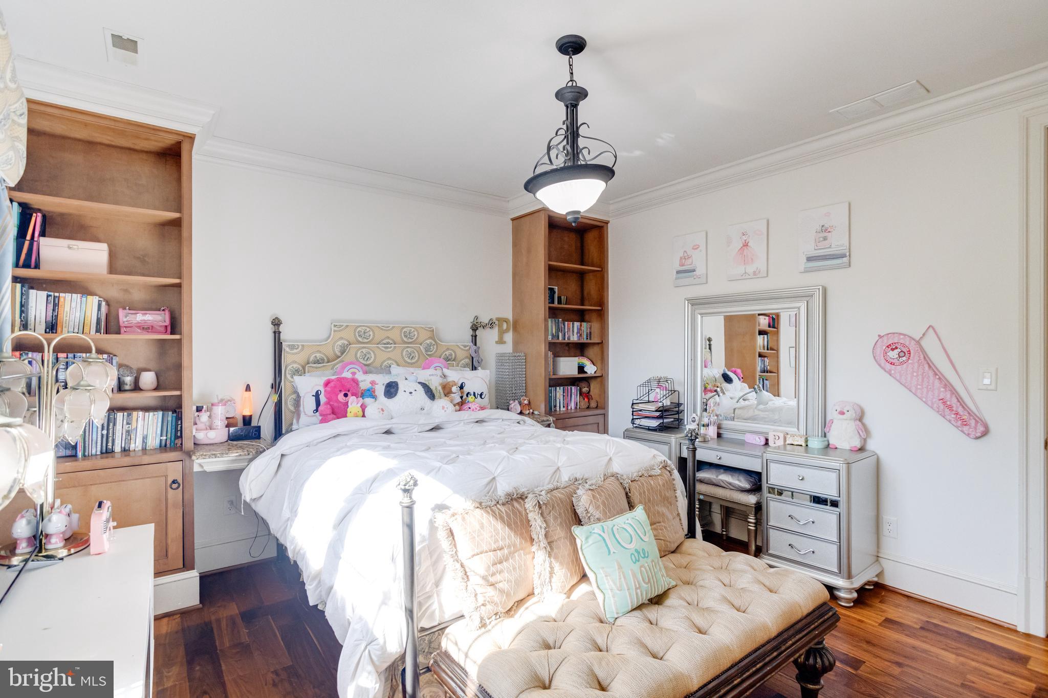 NORTH ROLAND PARK - Residential