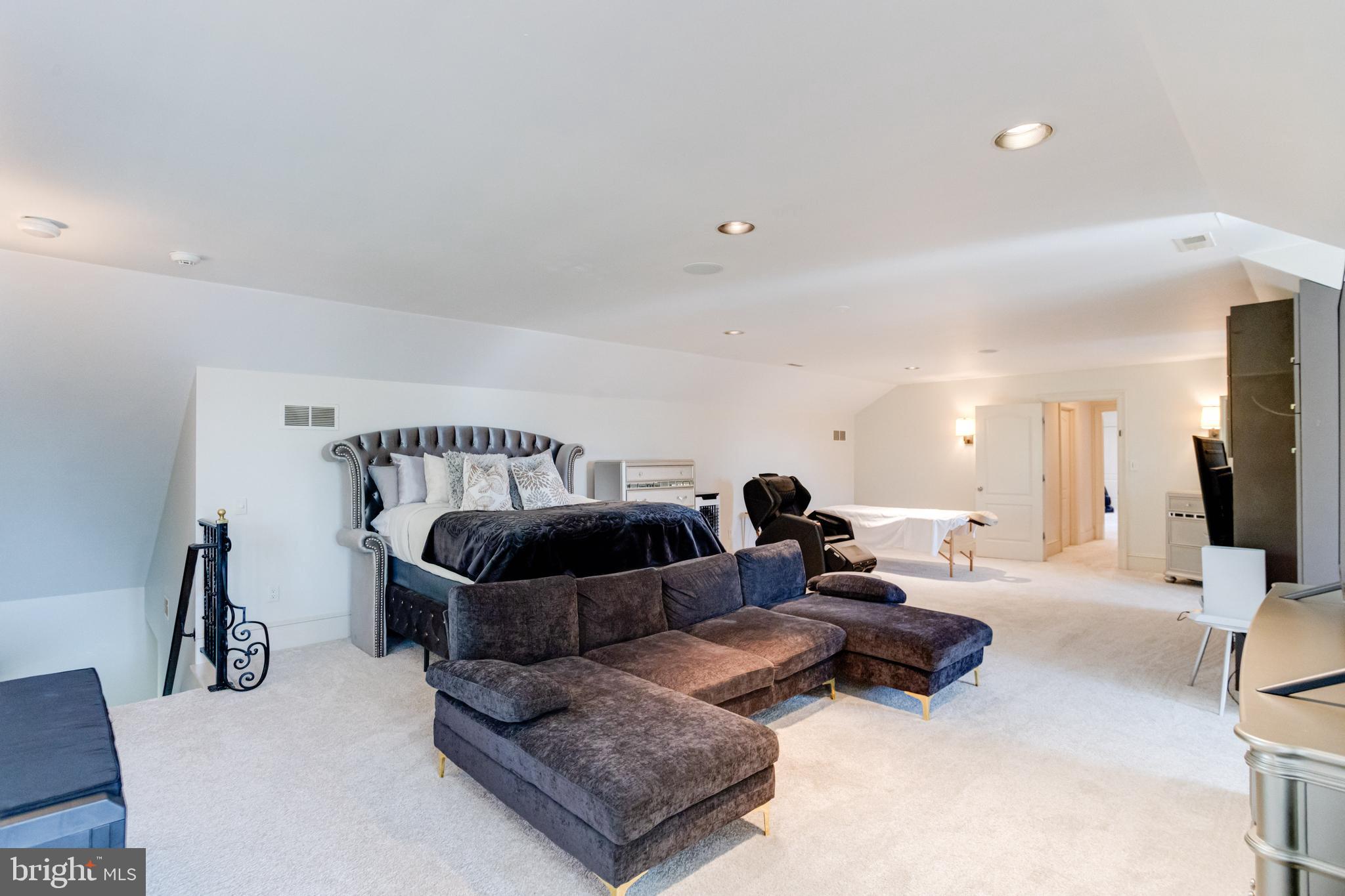 NORTH ROLAND PARK - Residential
