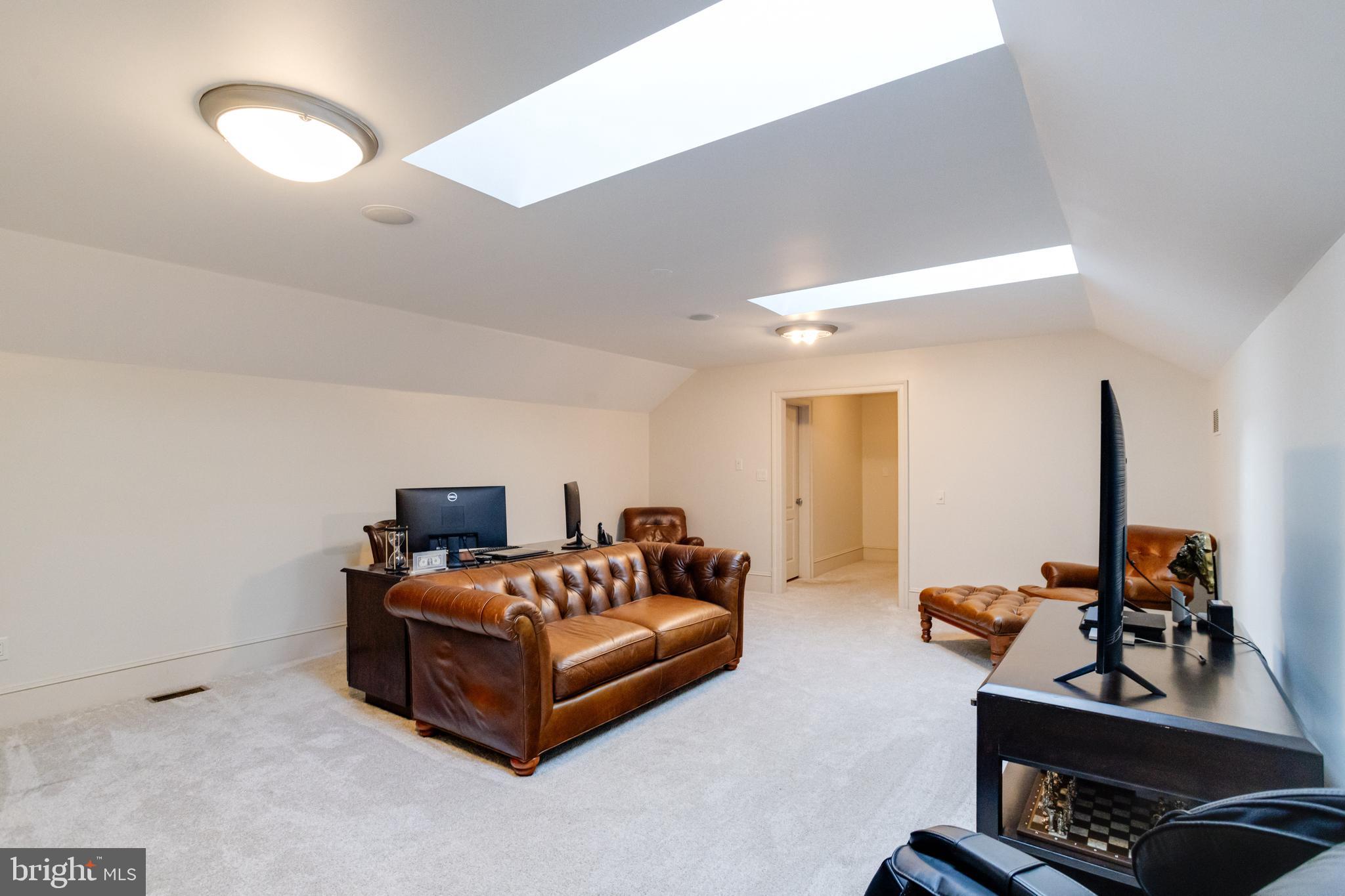 NORTH ROLAND PARK - Residential
