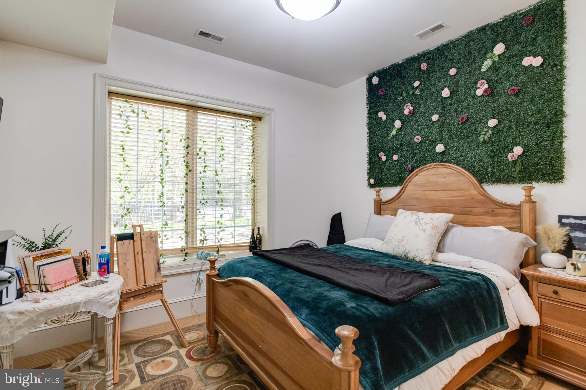 NORTH ROLAND PARK - Residential