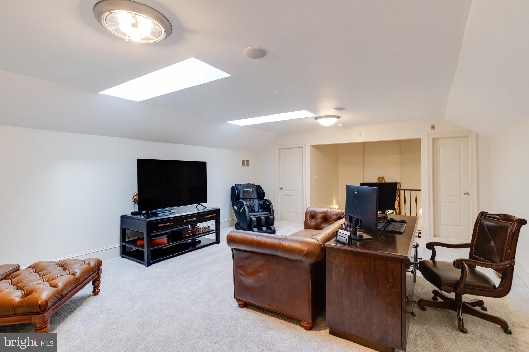 NORTH ROLAND PARK - Residential