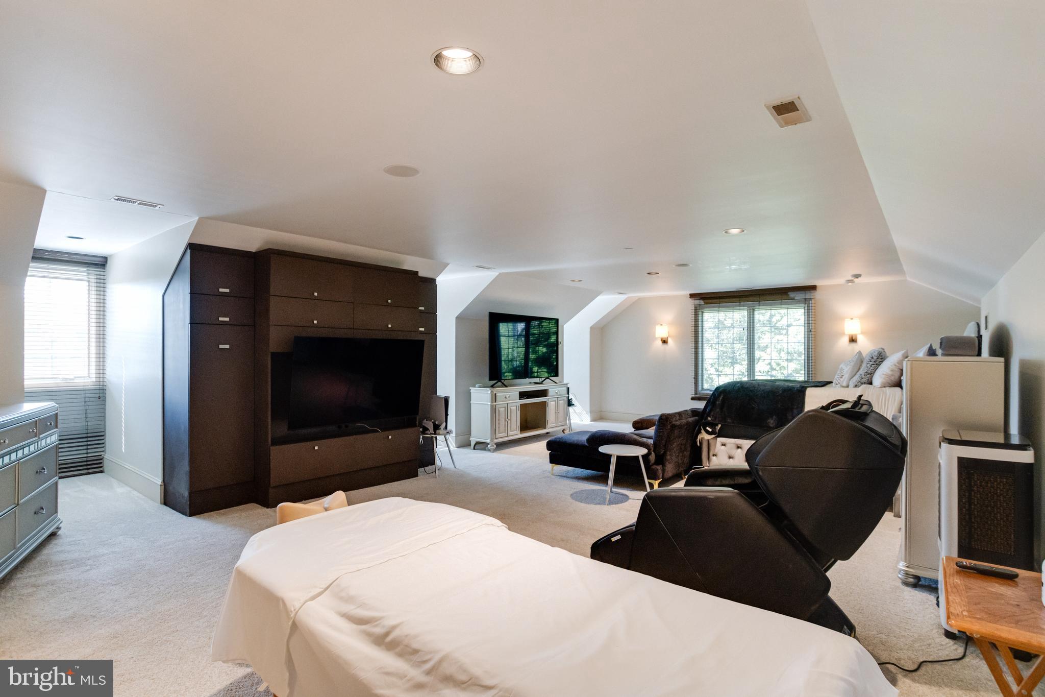 NORTH ROLAND PARK - Residential