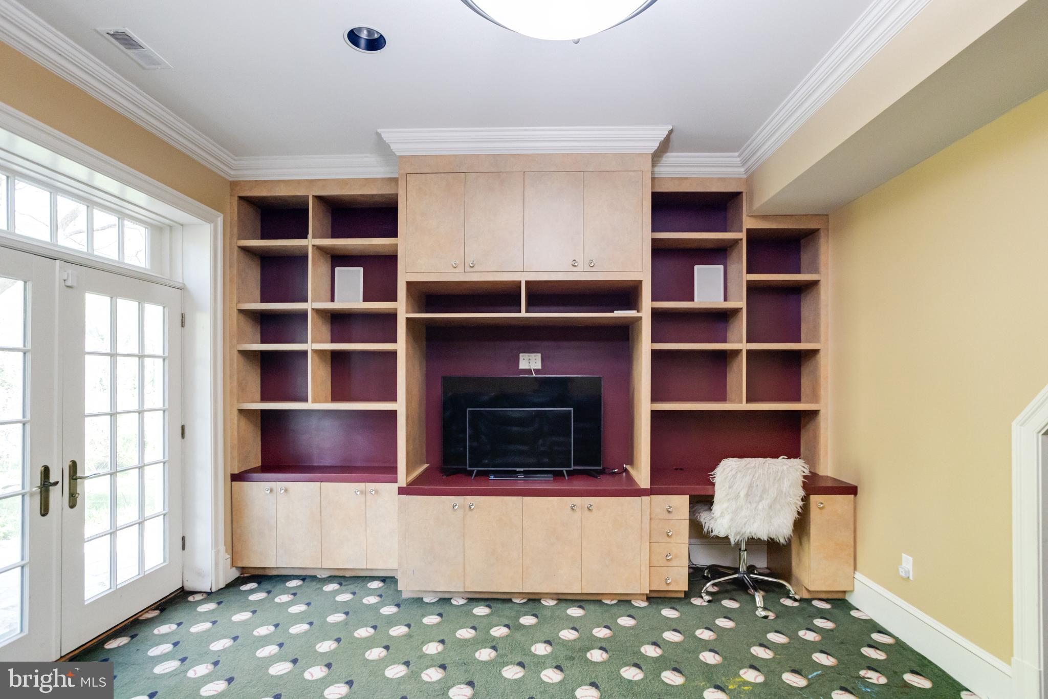 NORTH ROLAND PARK - Residential