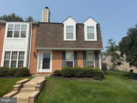 Photo of 7710 Lexton Place #B, SPRINGFIELD, VA 22152 (MLS # VAFX2330722)