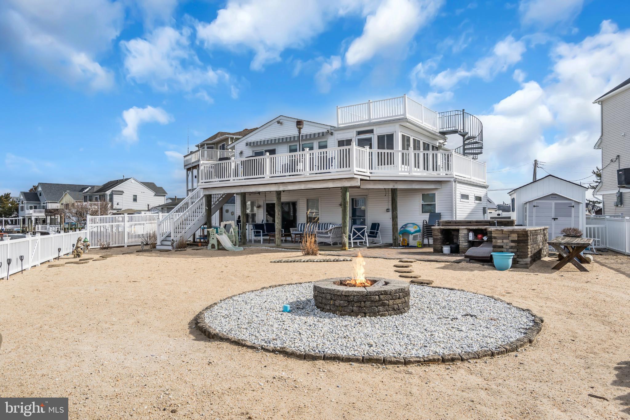 MYSTIC ISLAND - Residential