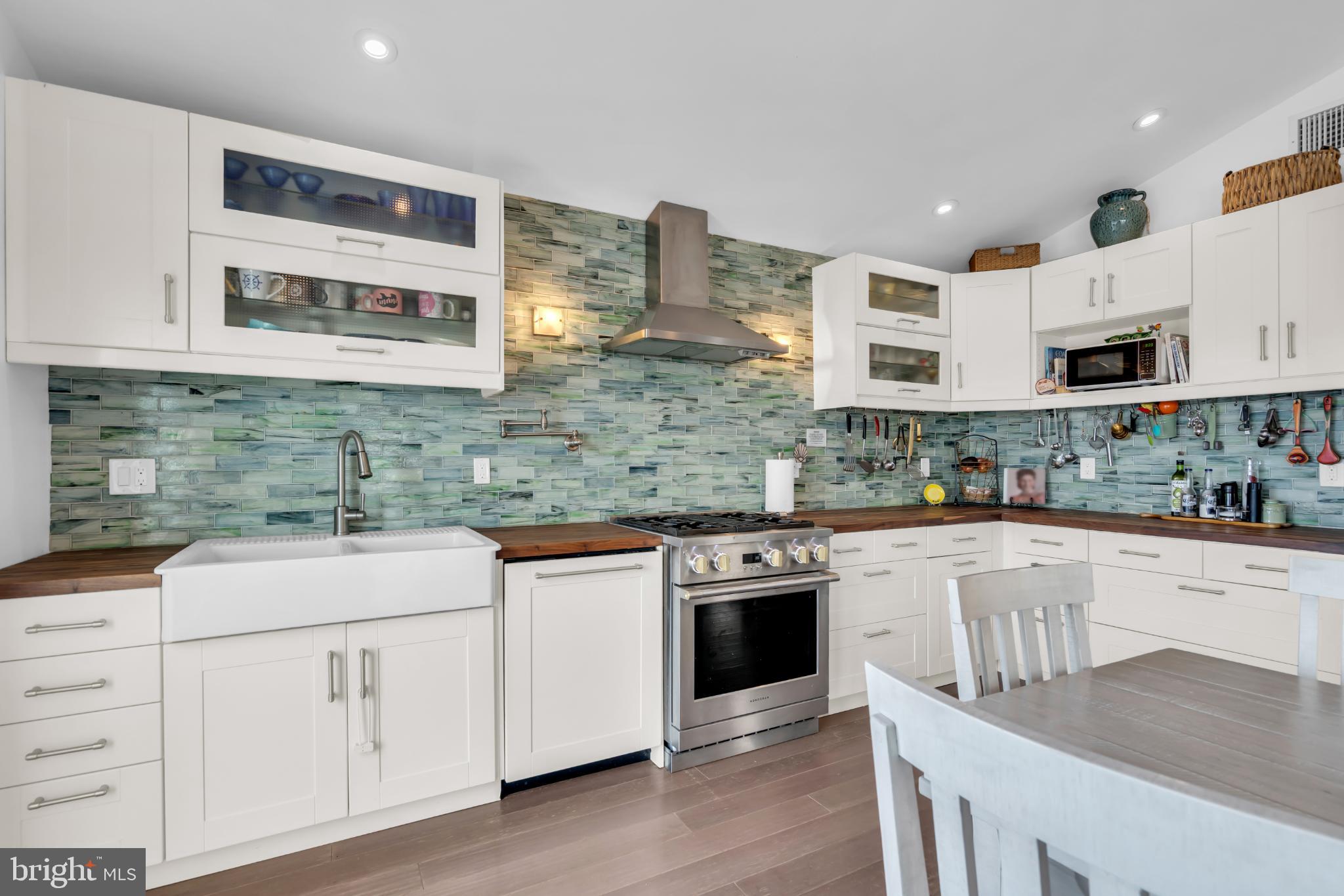 MYSTIC ISLAND - Residential