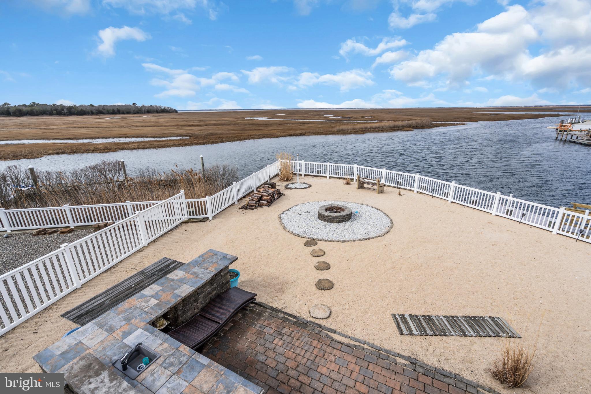 MYSTIC ISLAND - Residential