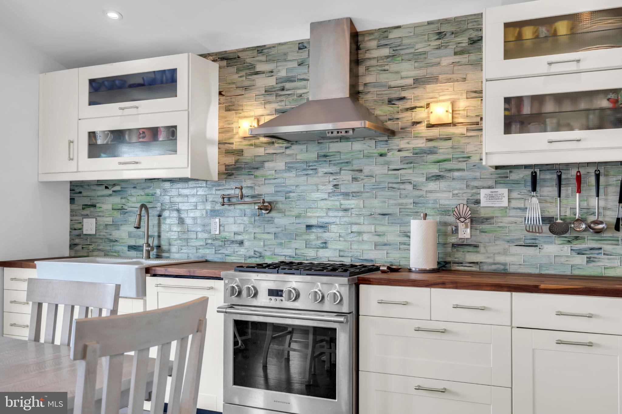 MYSTIC ISLAND - Residential