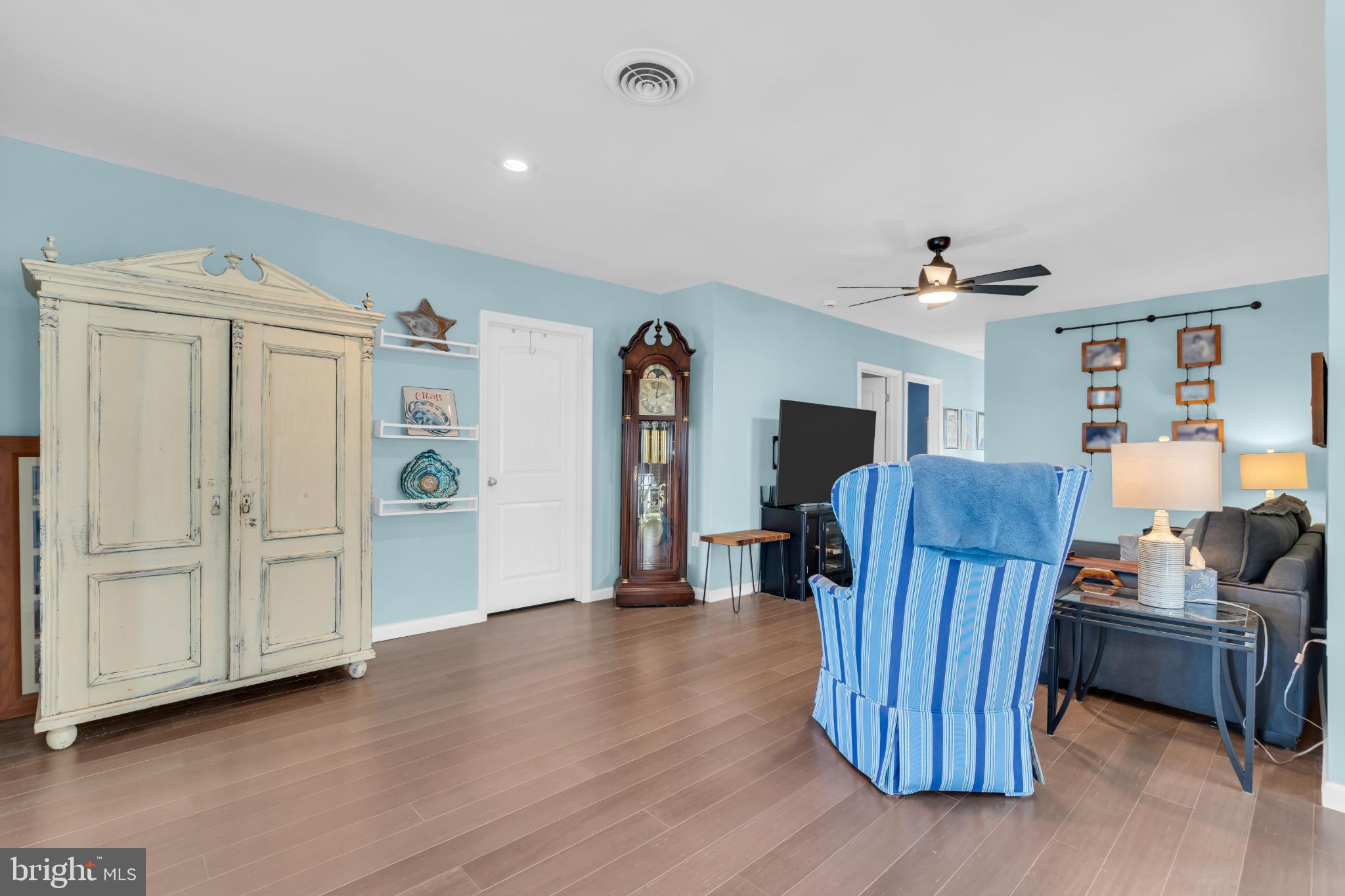 MYSTIC ISLAND - Residential