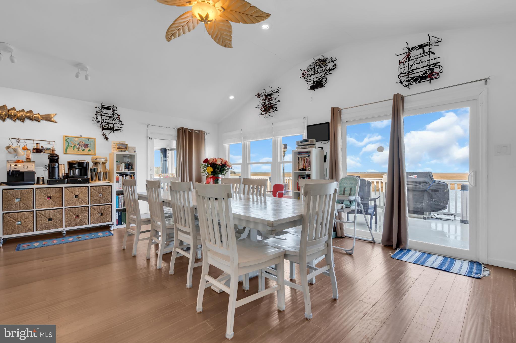 MYSTIC ISLAND - Residential