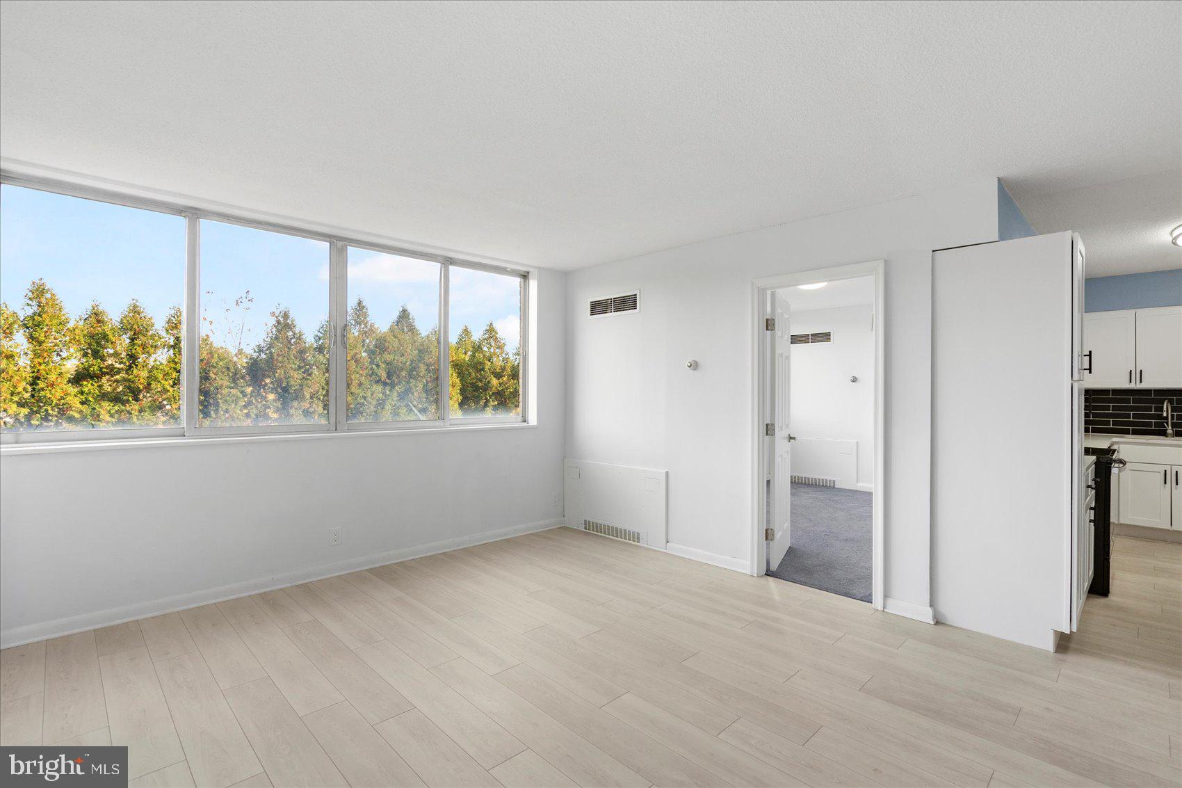 PARK TOWERS EAST - Residential