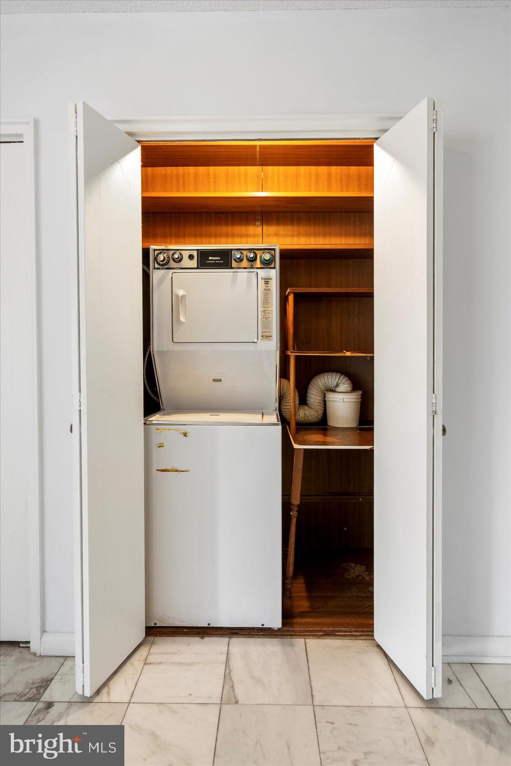 PARK TOWERS EAST - Residential