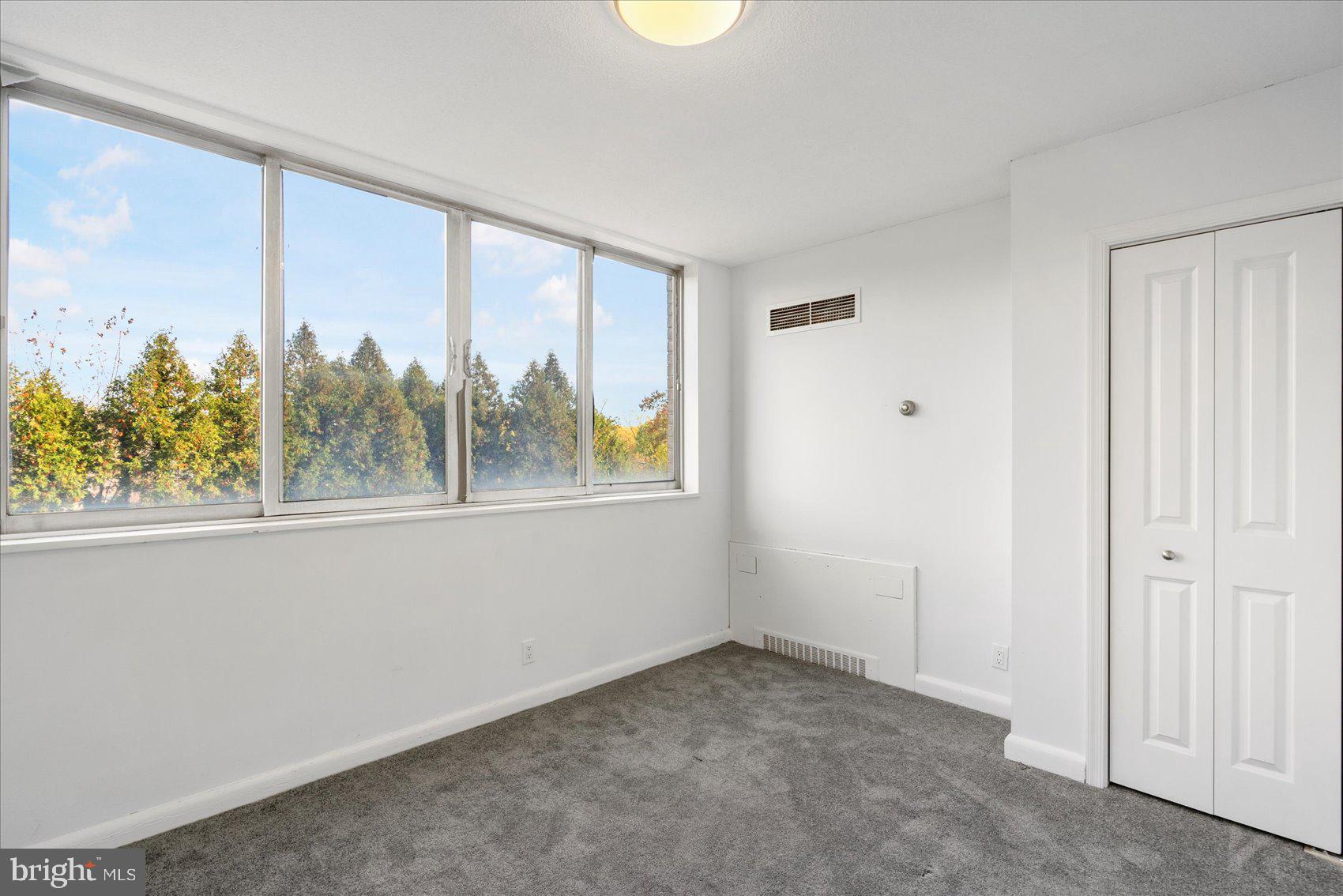 PARK TOWERS EAST - Residential