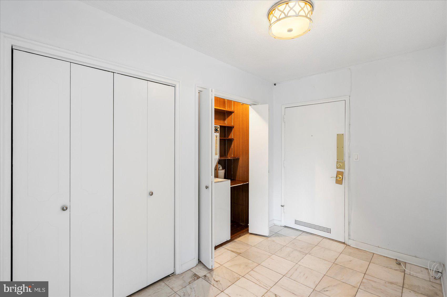 PARK TOWERS EAST - Residential