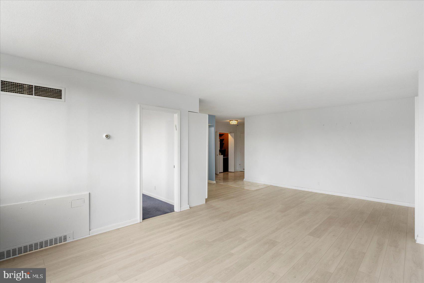 PARK TOWERS EAST - Residential