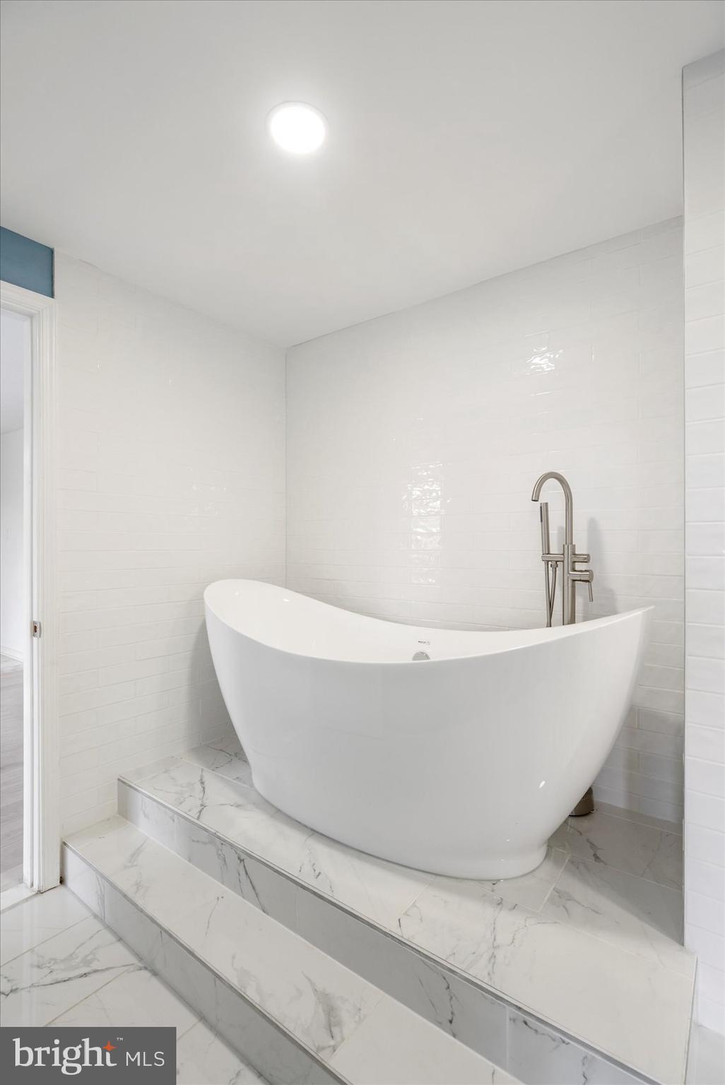 PARK TOWERS EAST - Residential