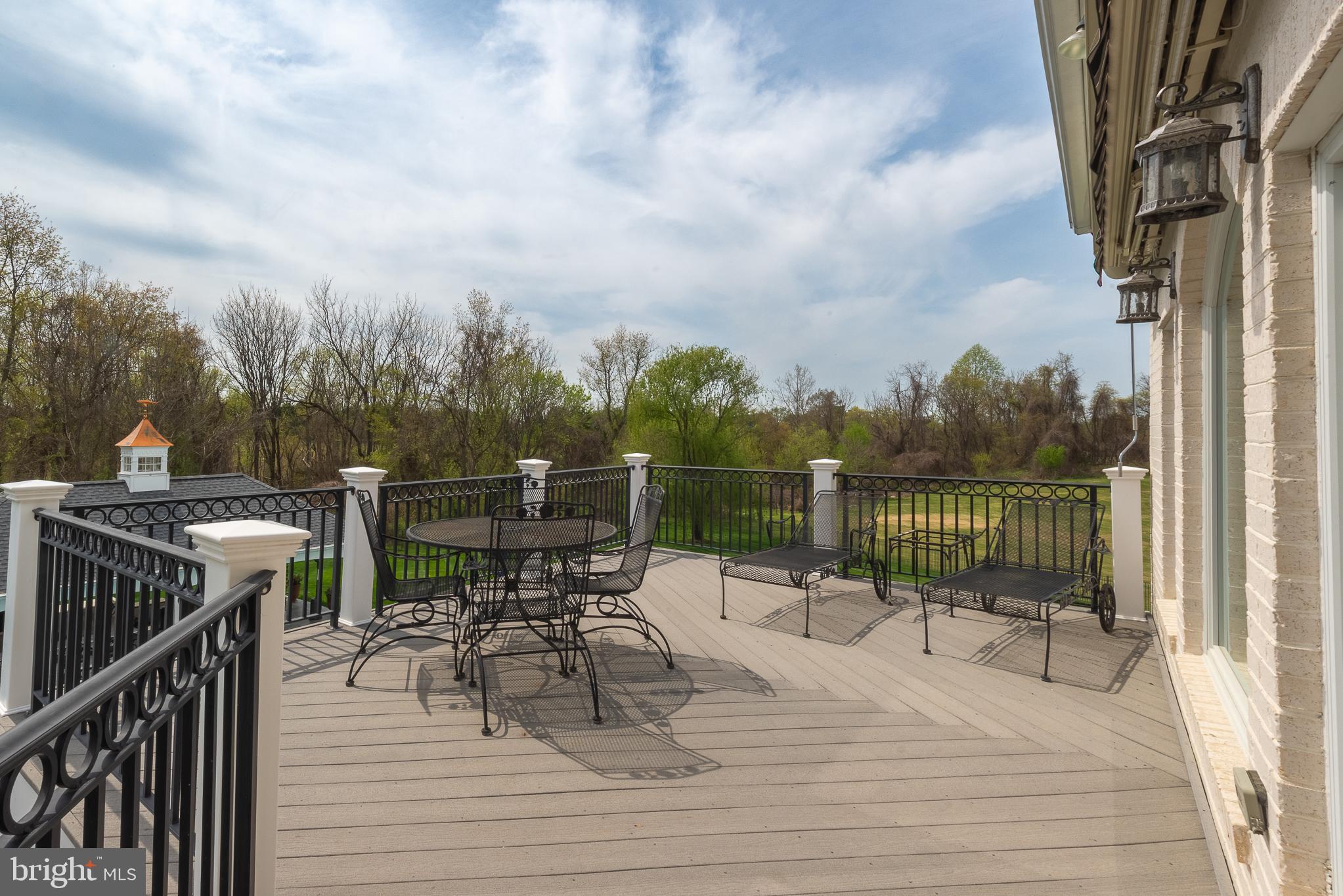 GOVERNORS MANOR - Residential