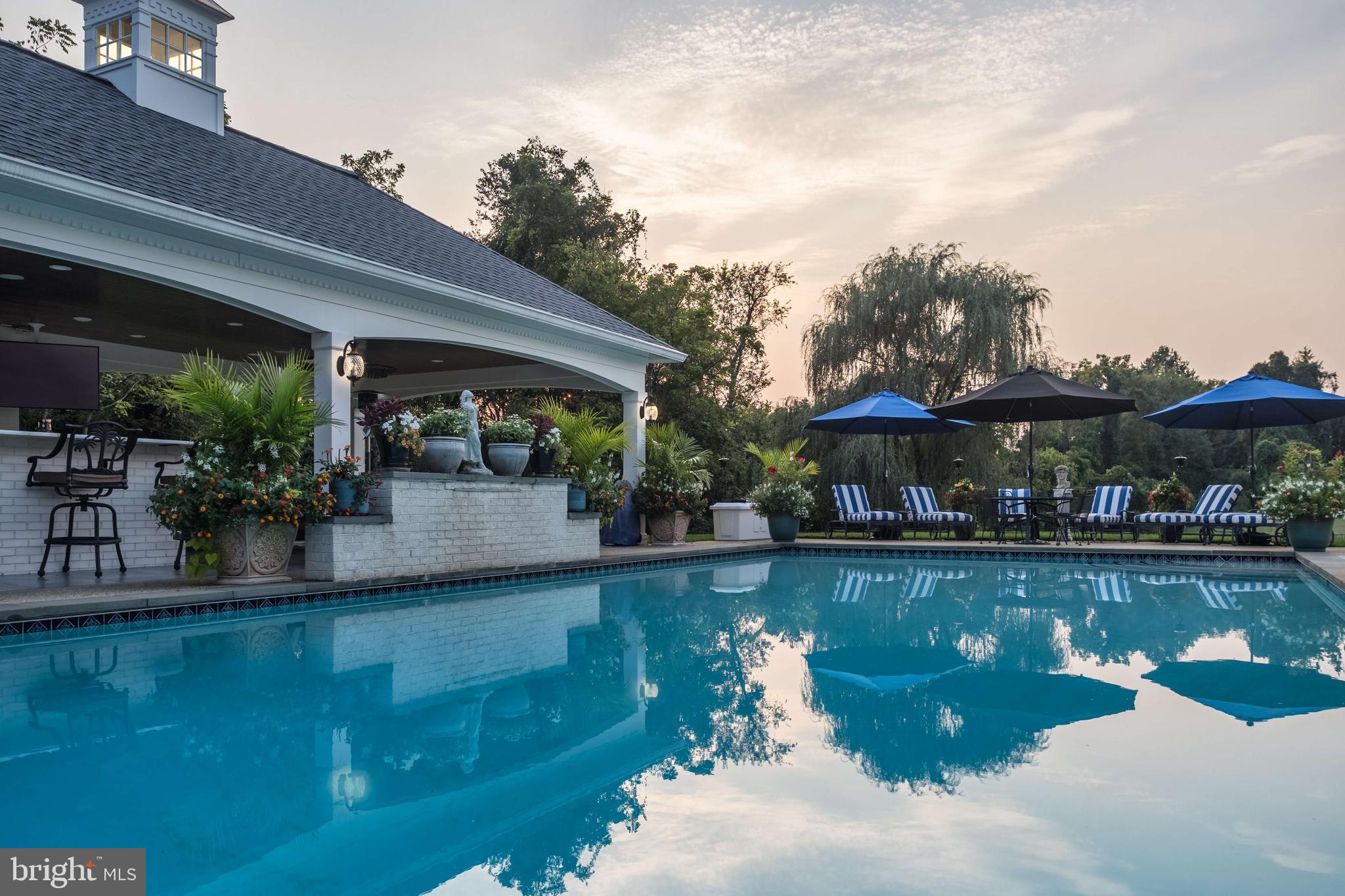 GOVERNORS MANOR - Residential