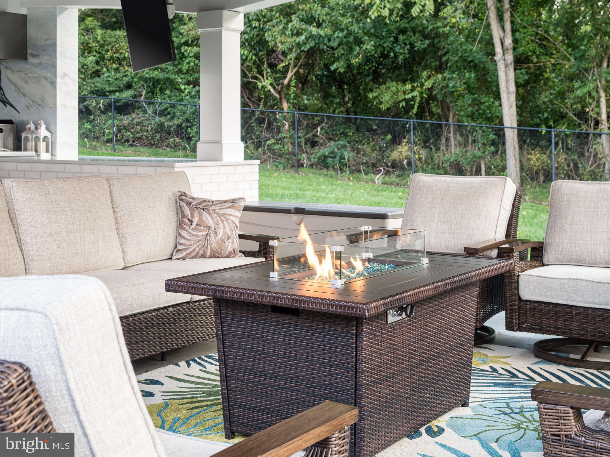 GOVERNORS MANOR - Residential