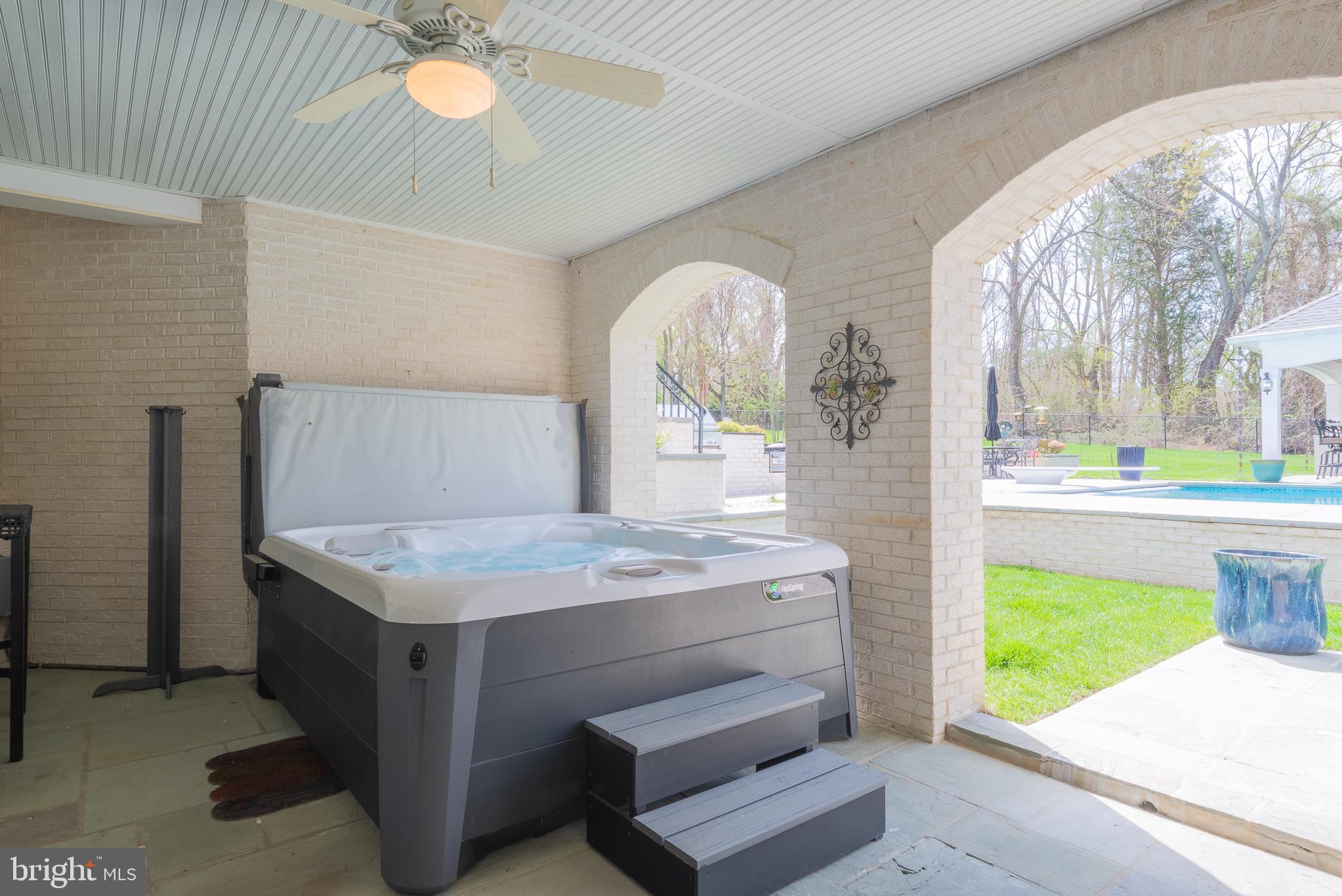 GOVERNORS MANOR - Residential