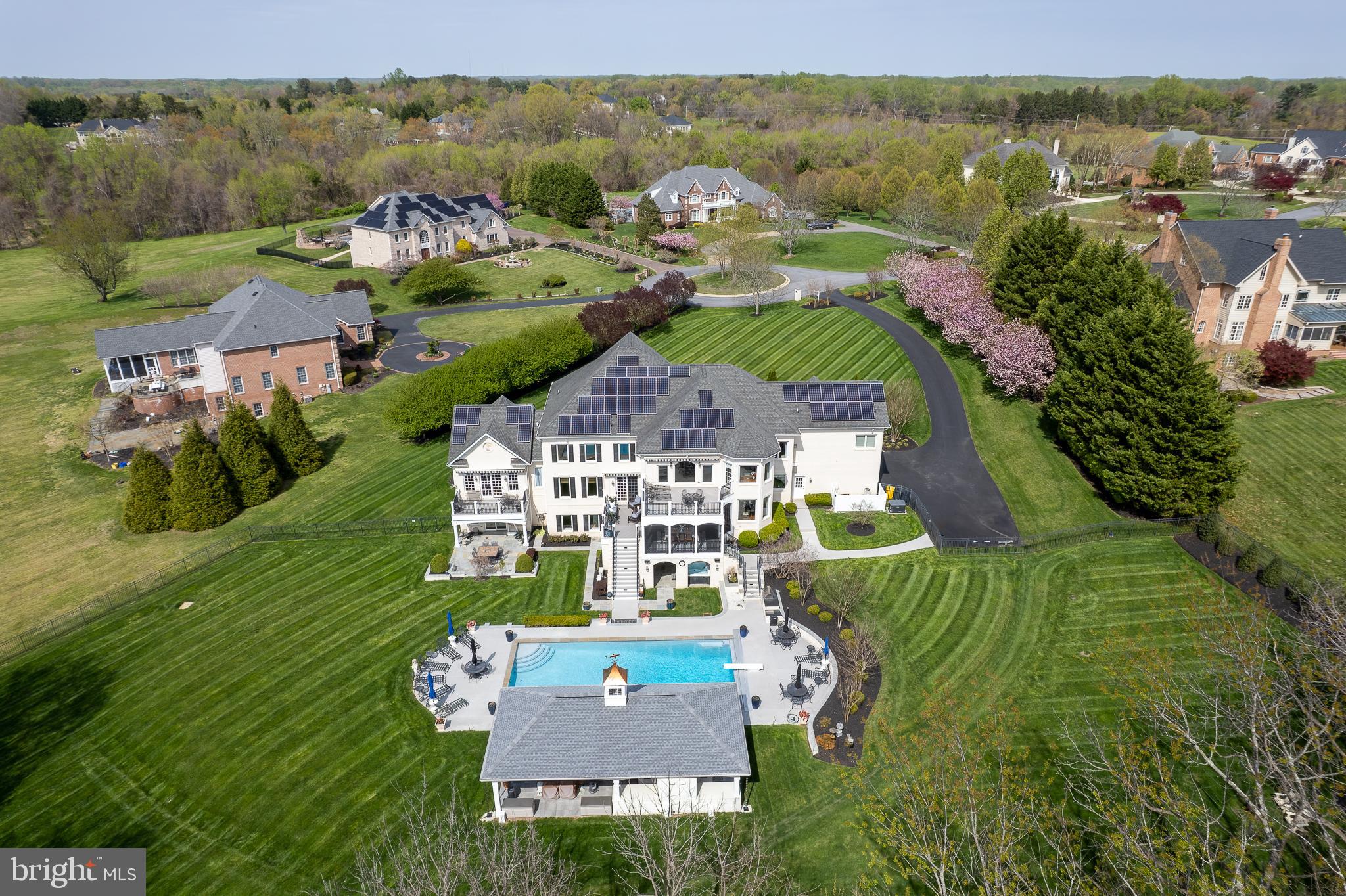 GOVERNORS MANOR - Residential