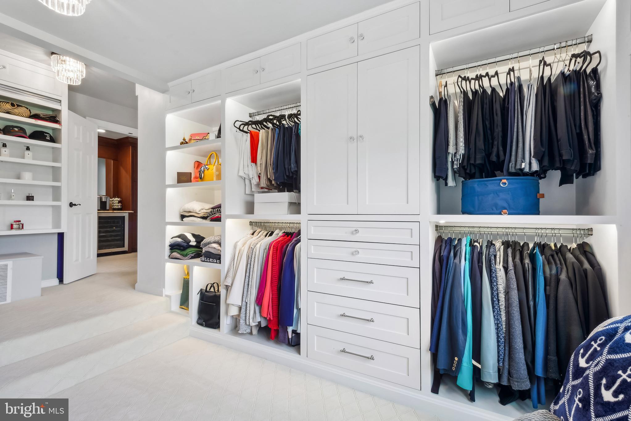 GOVERNORS MANOR - Residential