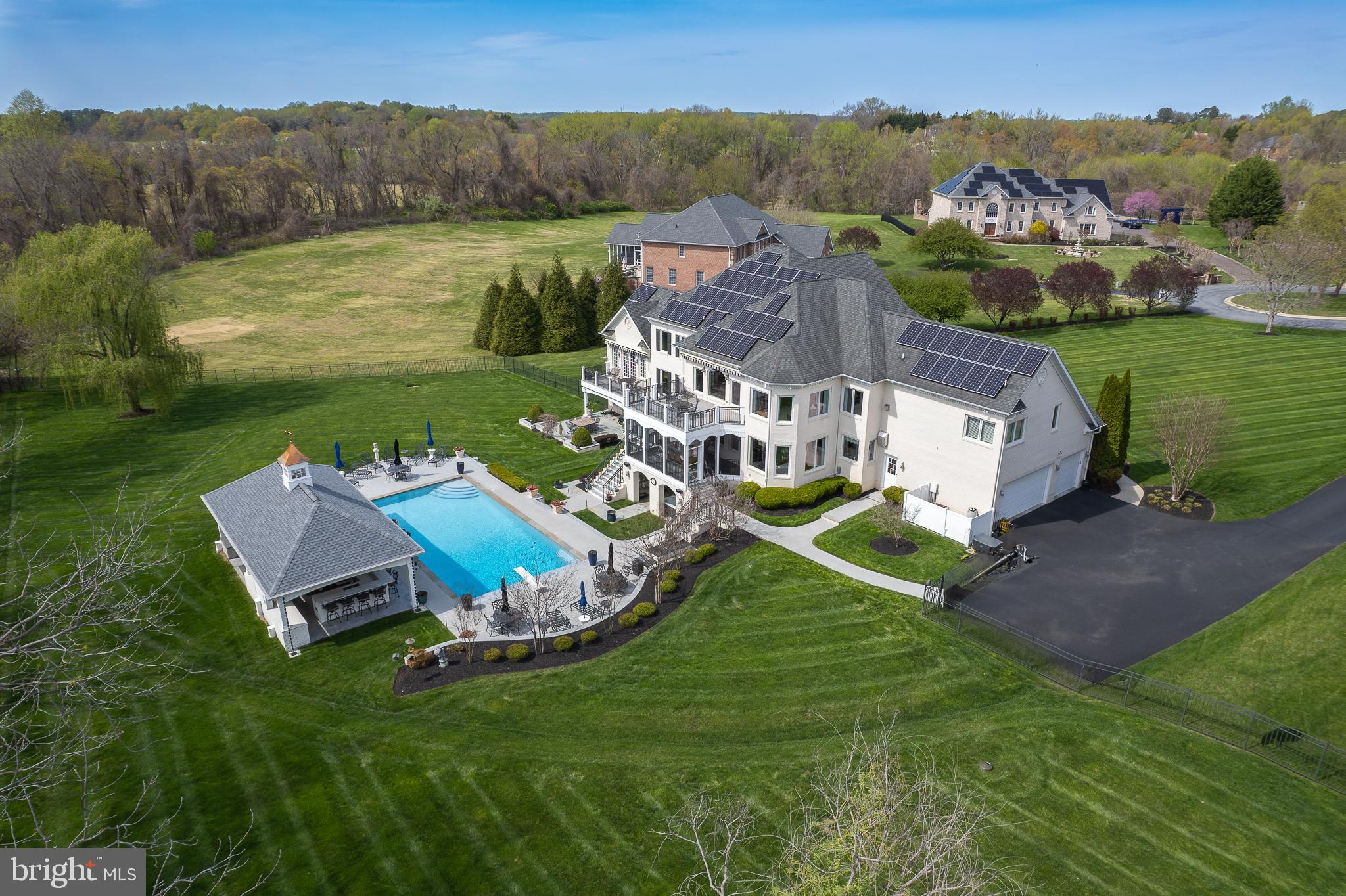 GOVERNORS MANOR - Residential