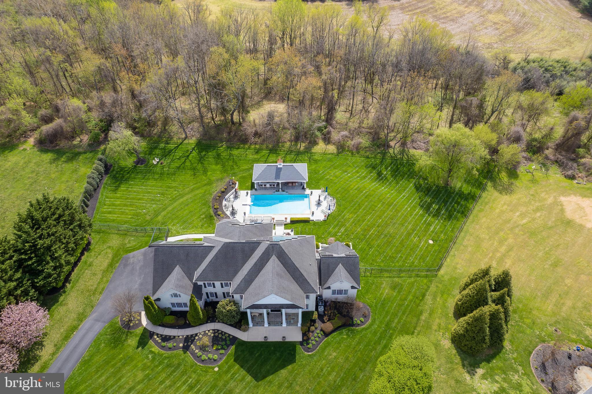 GOVERNORS MANOR - Residential