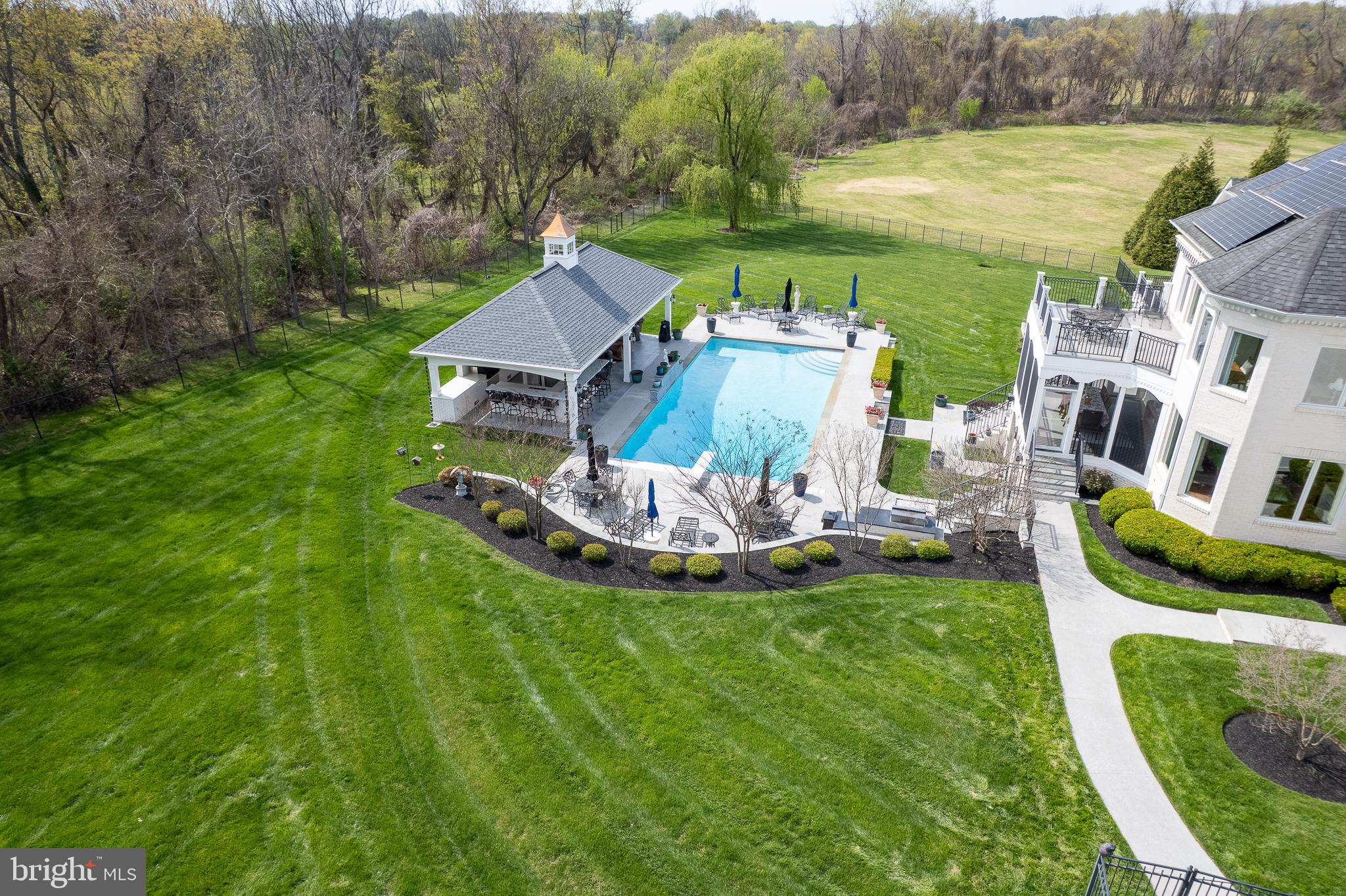 GOVERNORS MANOR - Residential