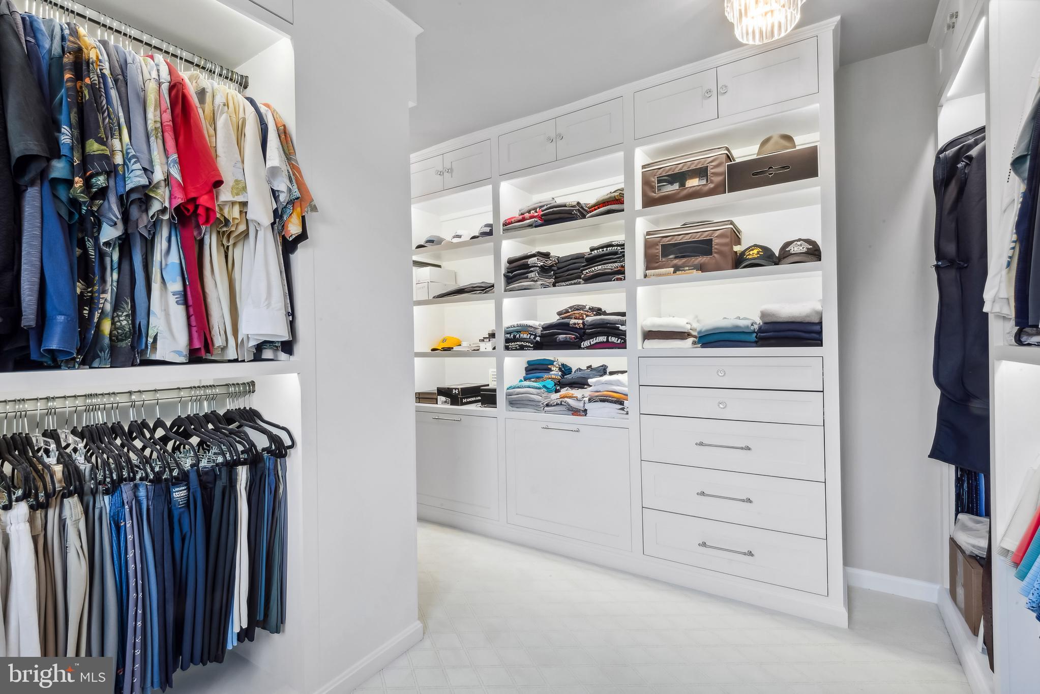 GOVERNORS MANOR - Residential