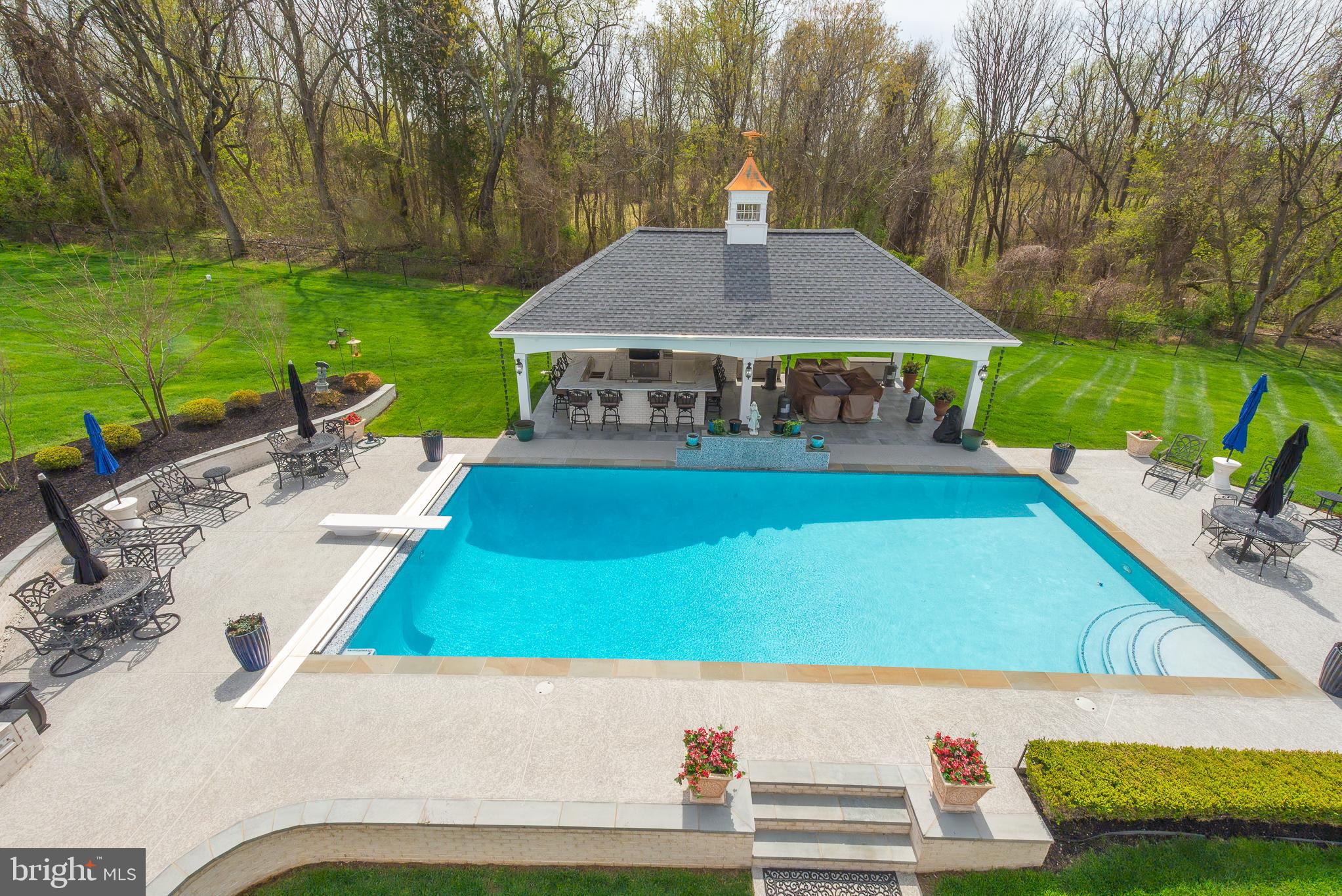 GOVERNORS MANOR - Residential