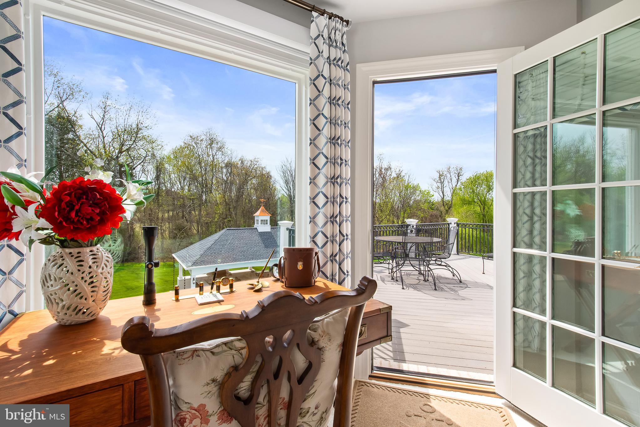 GOVERNORS MANOR - Residential