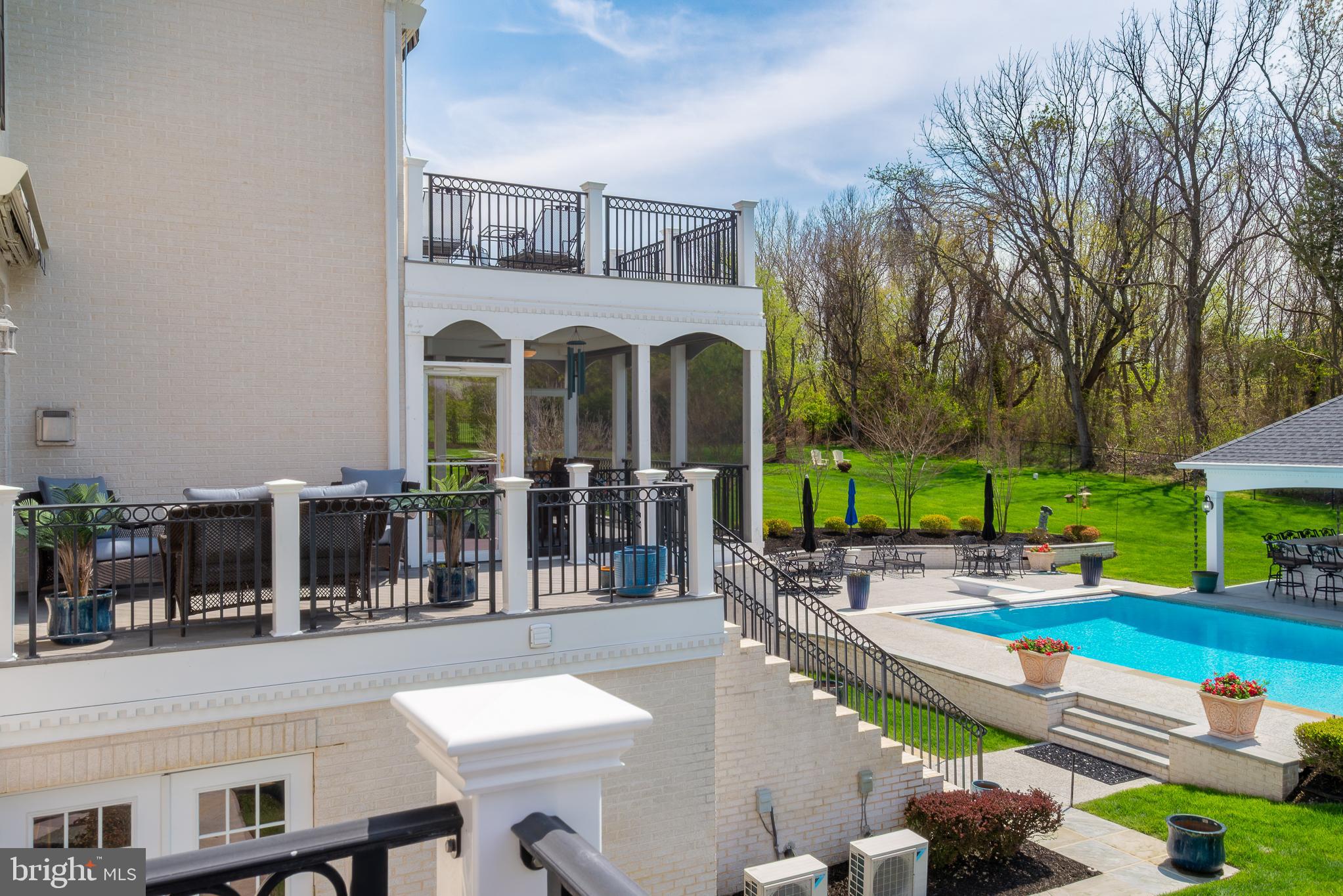 GOVERNORS MANOR - Residential