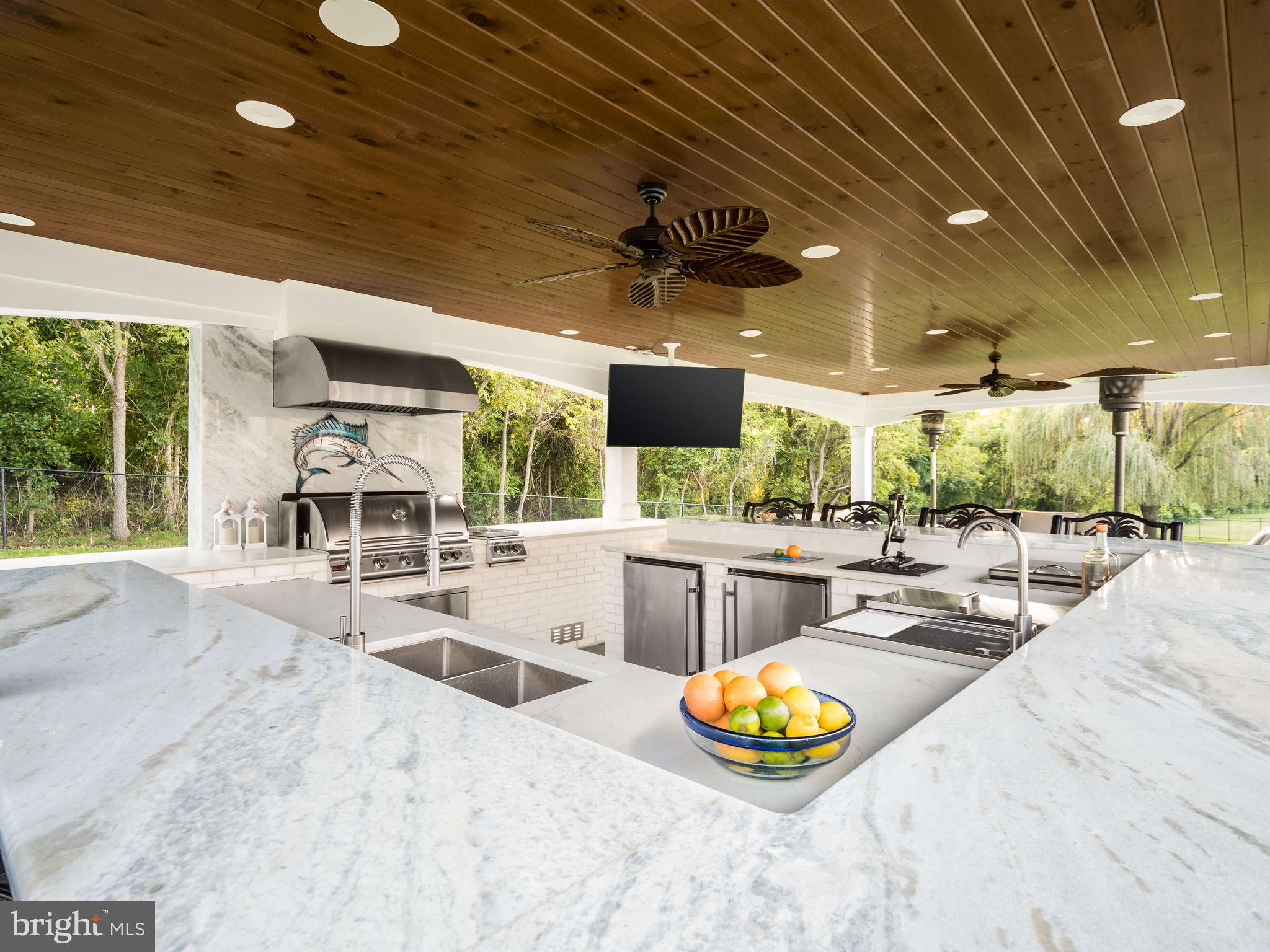 GOVERNORS MANOR - Residential