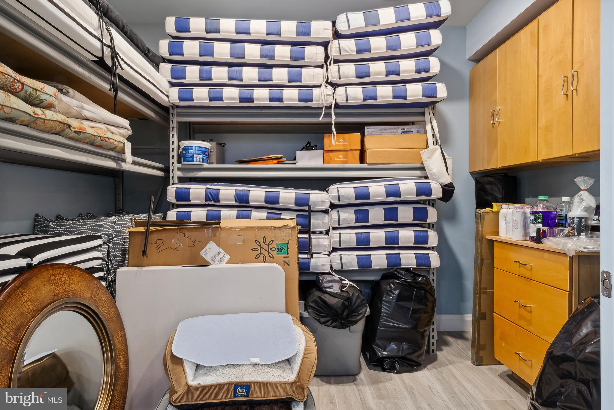 GOVERNORS MANOR - Residential