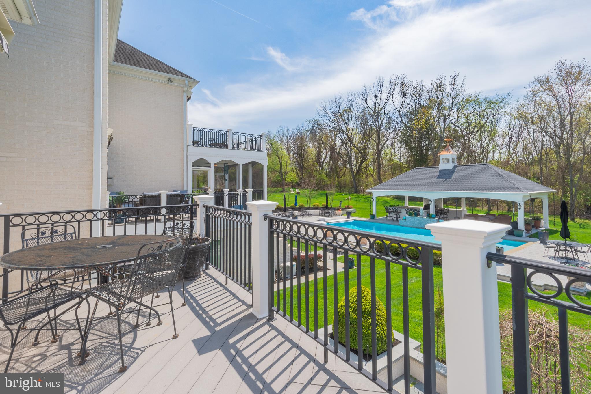 GOVERNORS MANOR - Residential