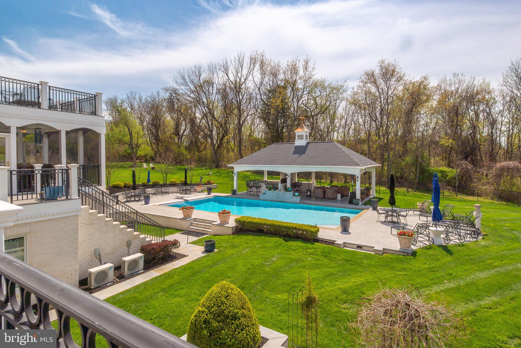 GOVERNORS MANOR - Residential