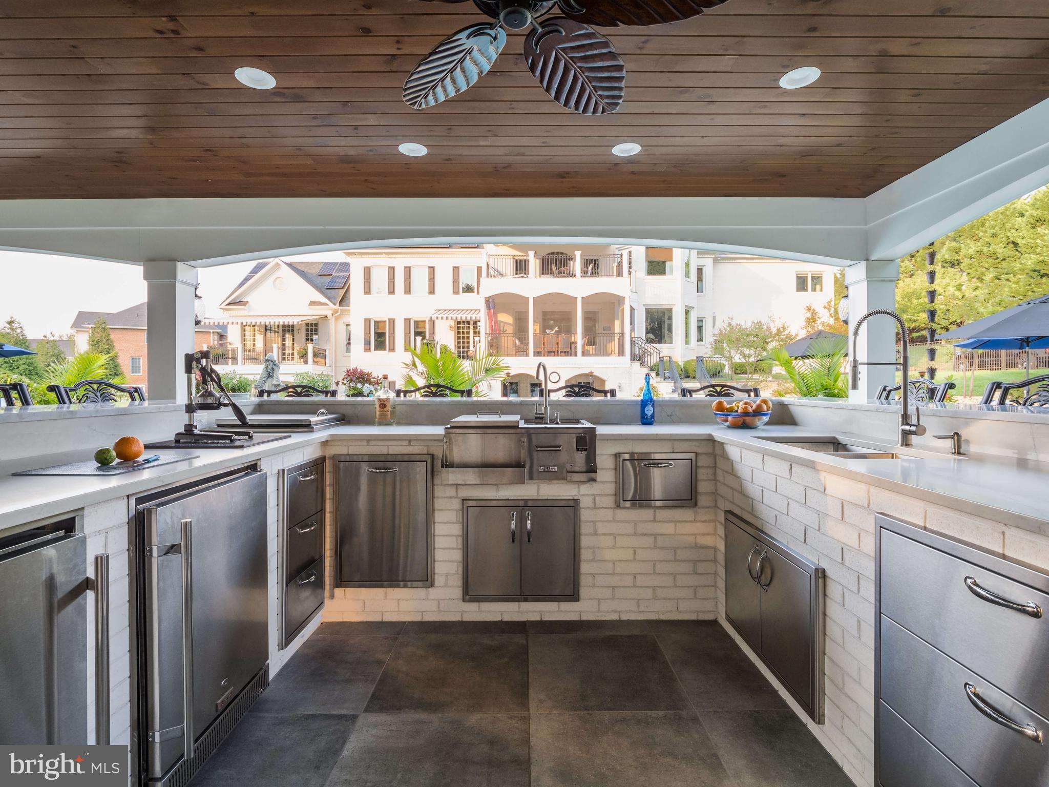 GOVERNORS MANOR - Residential