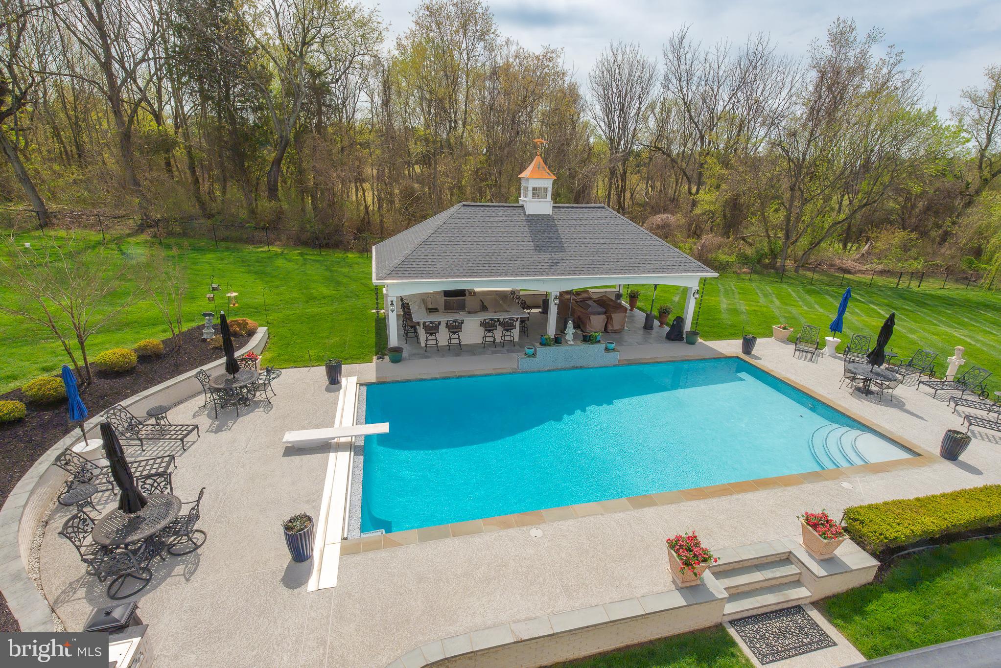 GOVERNORS MANOR - Residential