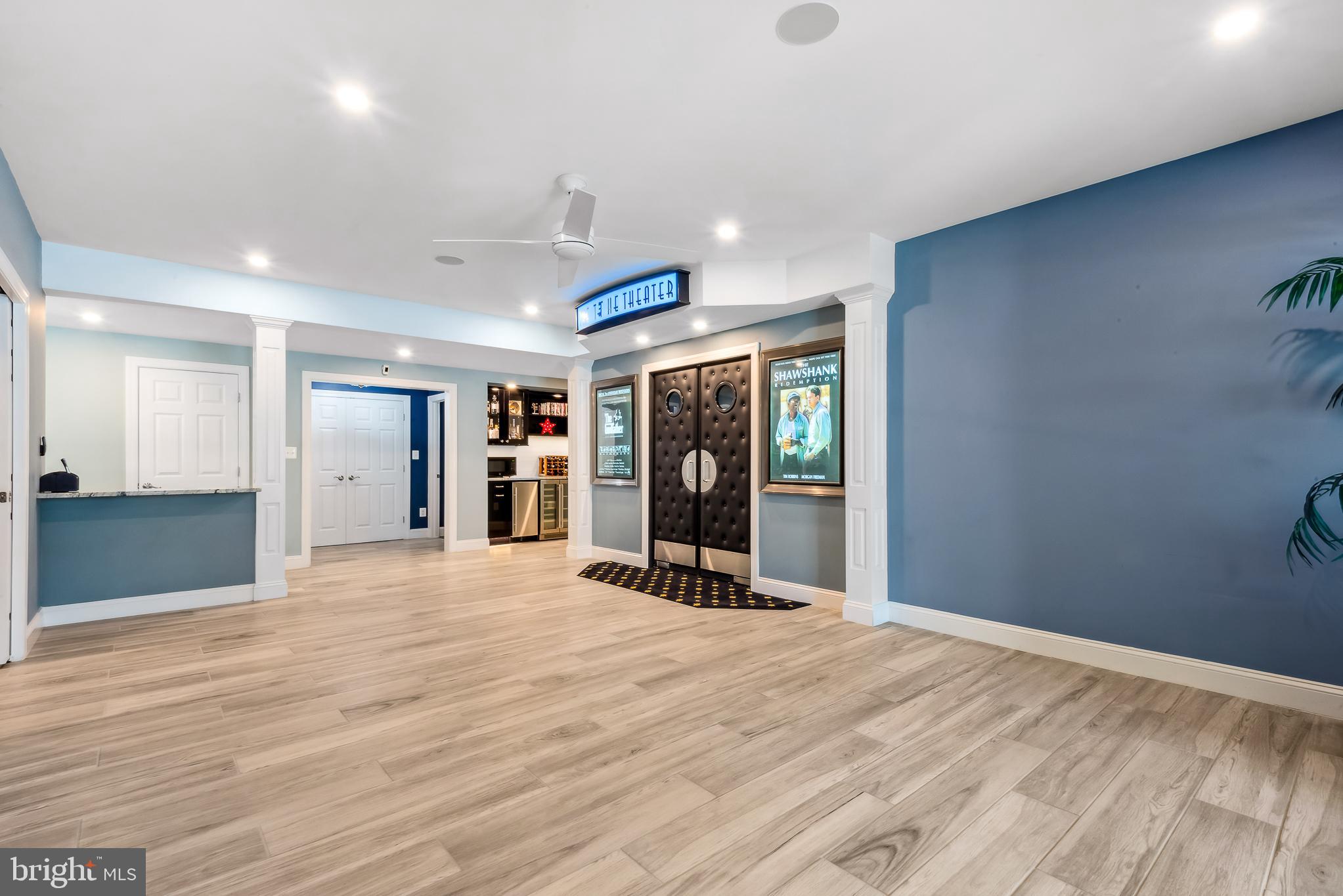 GOVERNORS MANOR - Residential