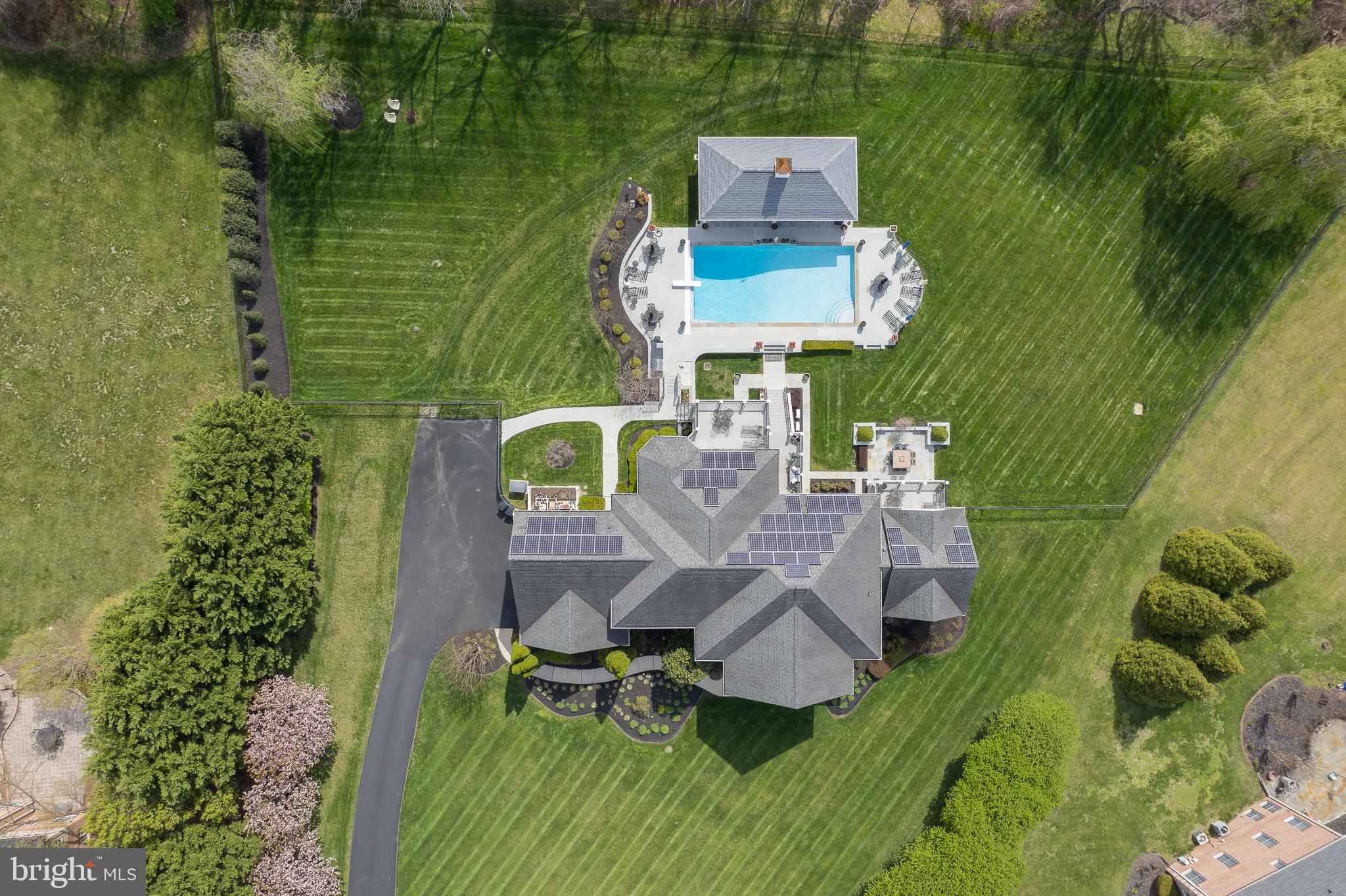 GOVERNORS MANOR - Residential