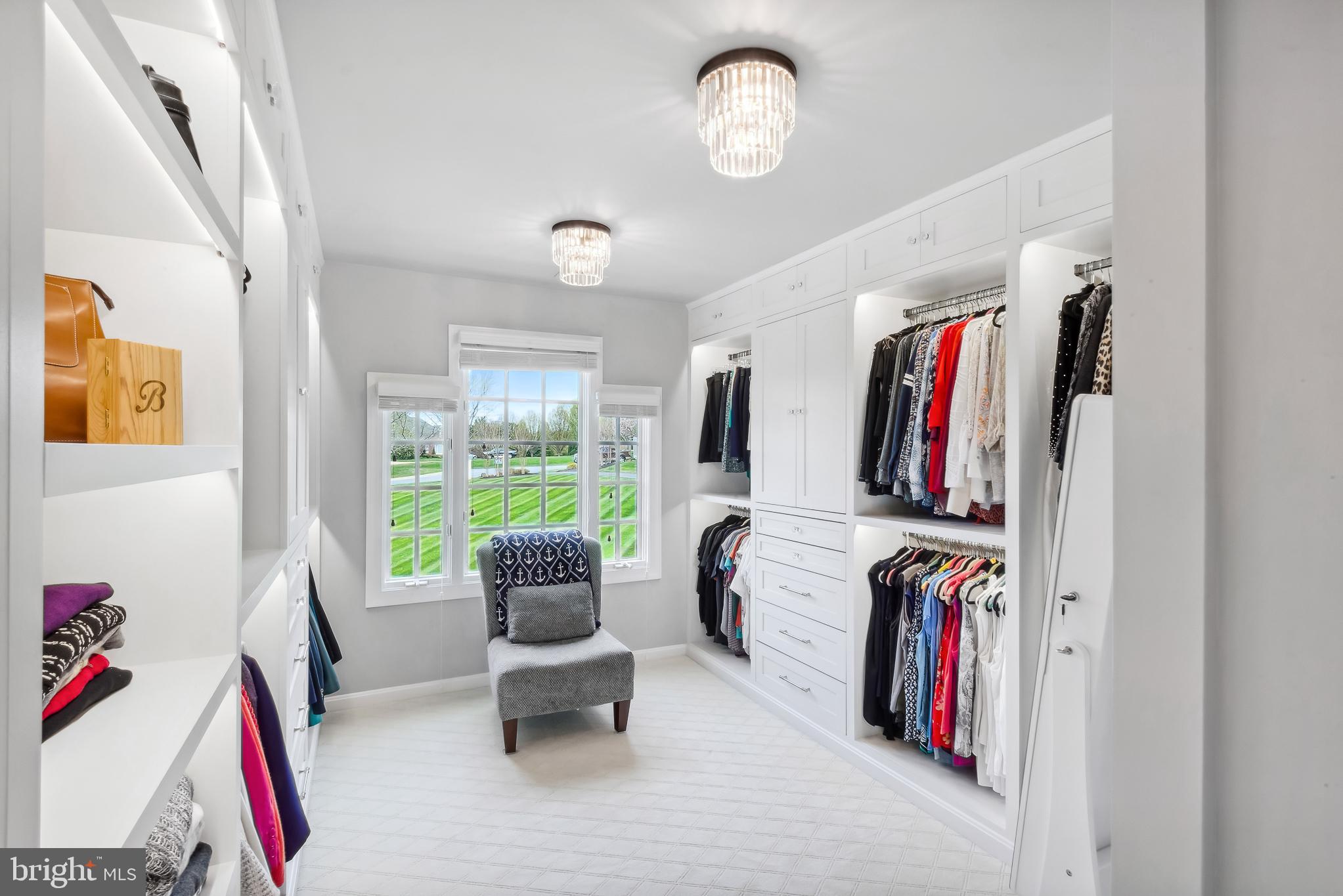 GOVERNORS MANOR - Residential