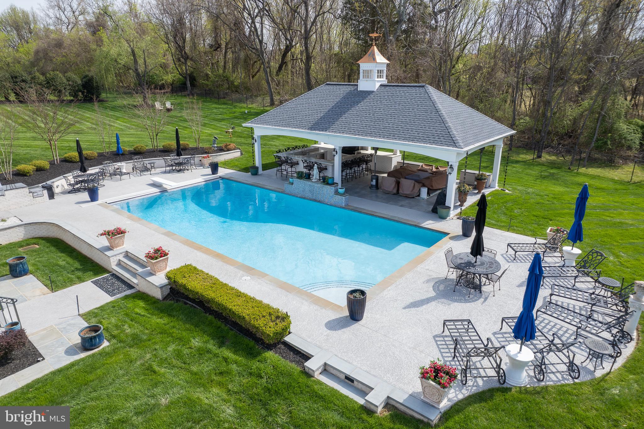 GOVERNORS MANOR - Residential