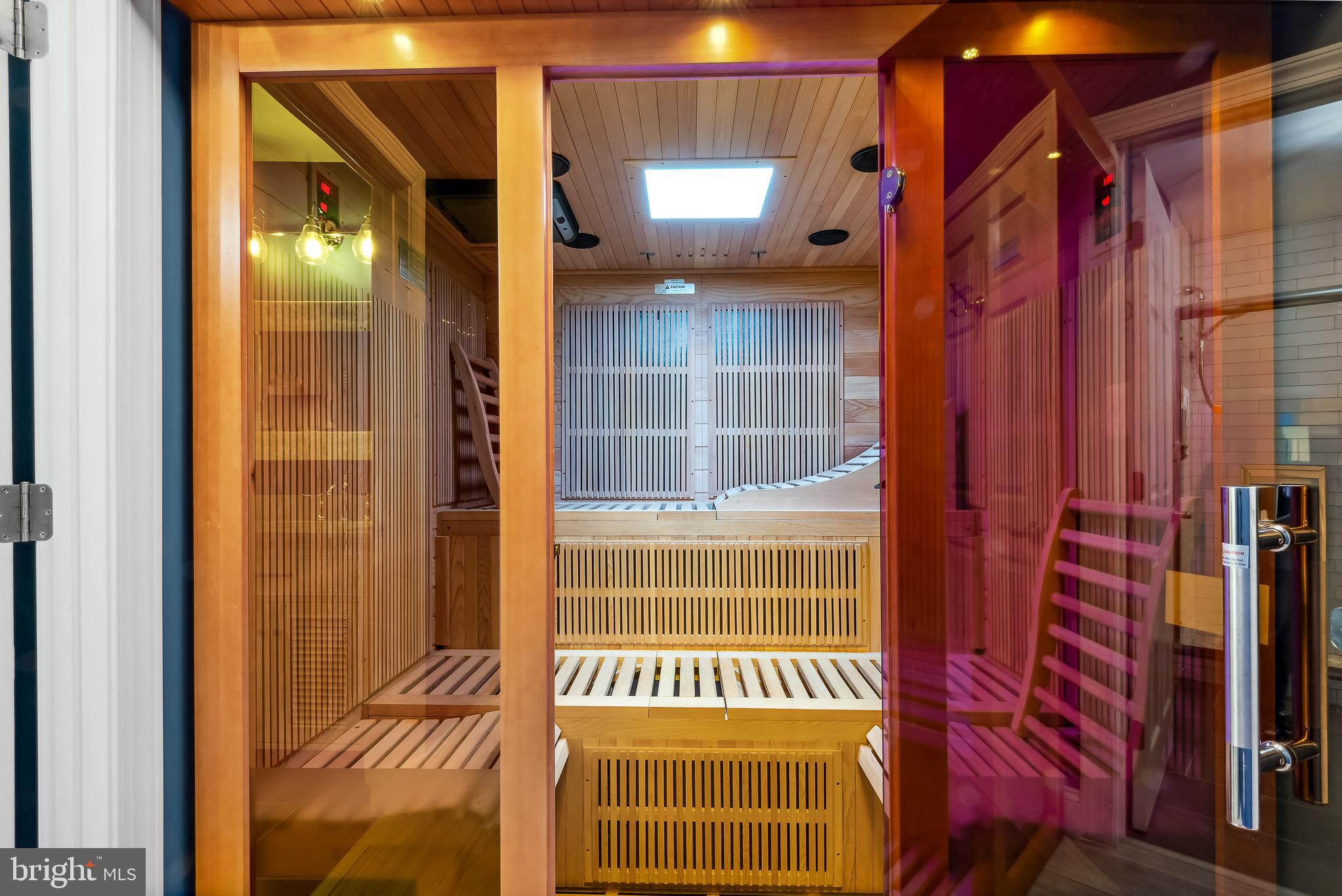 GOVERNORS MANOR - Residential