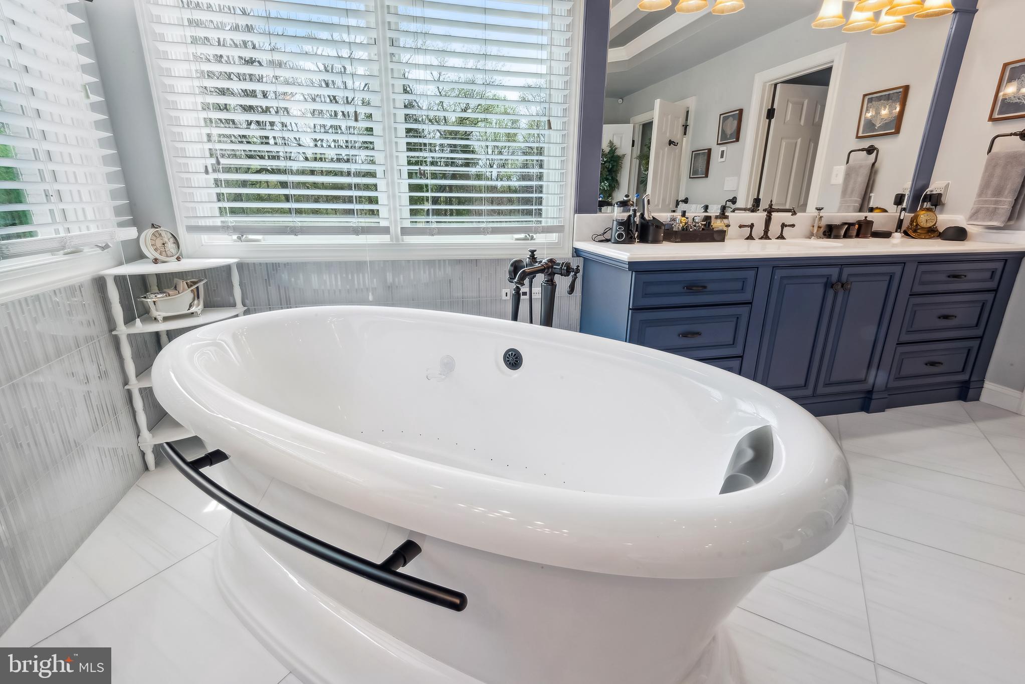 GOVERNORS MANOR - Residential