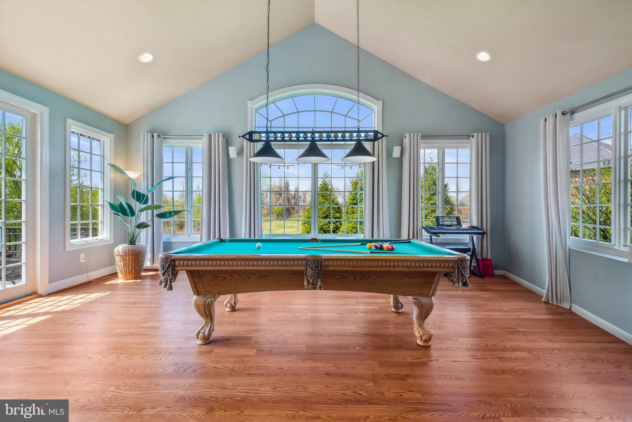 GOVERNORS MANOR - Residential