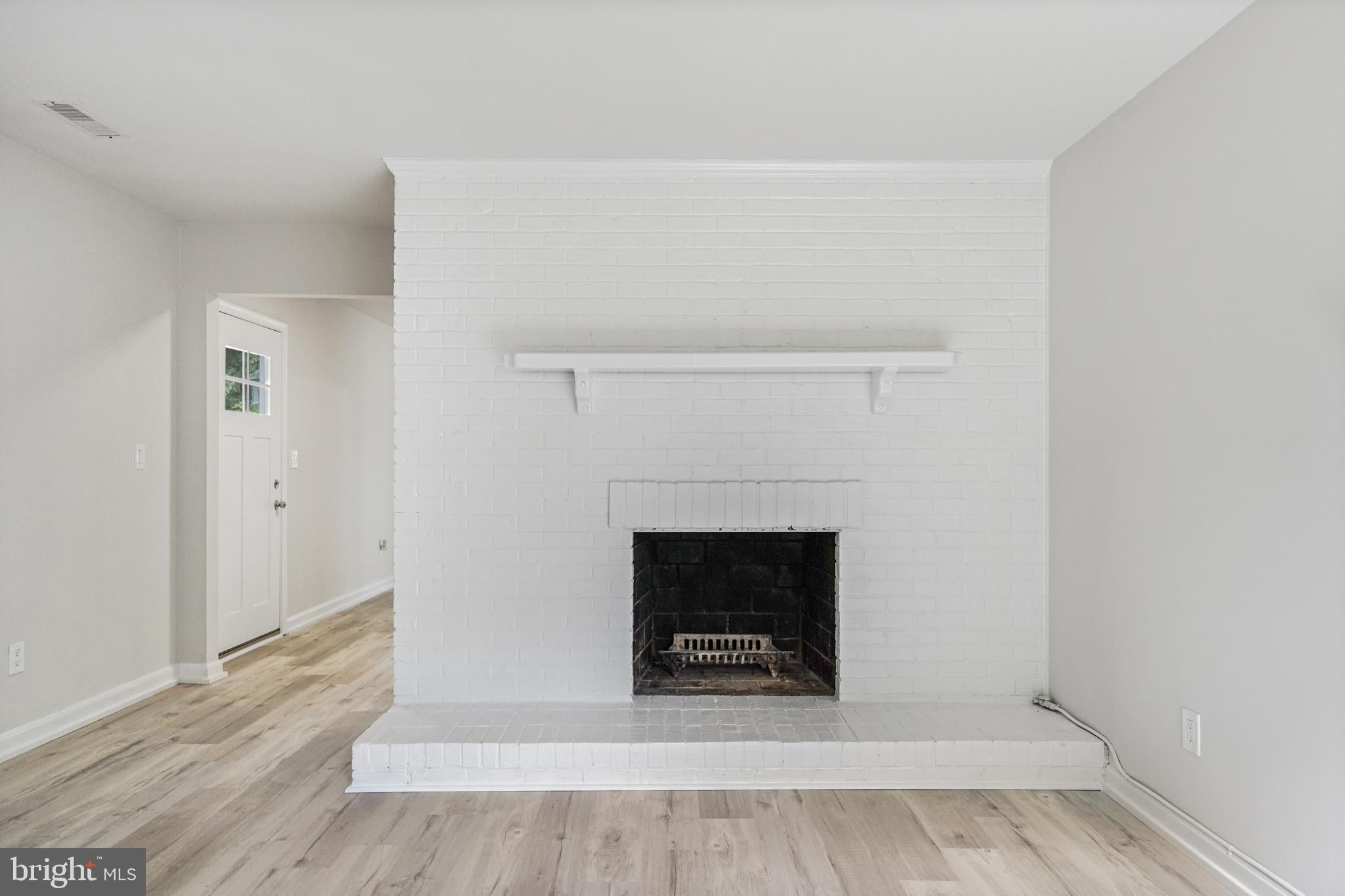 16 APACHE TERRACE